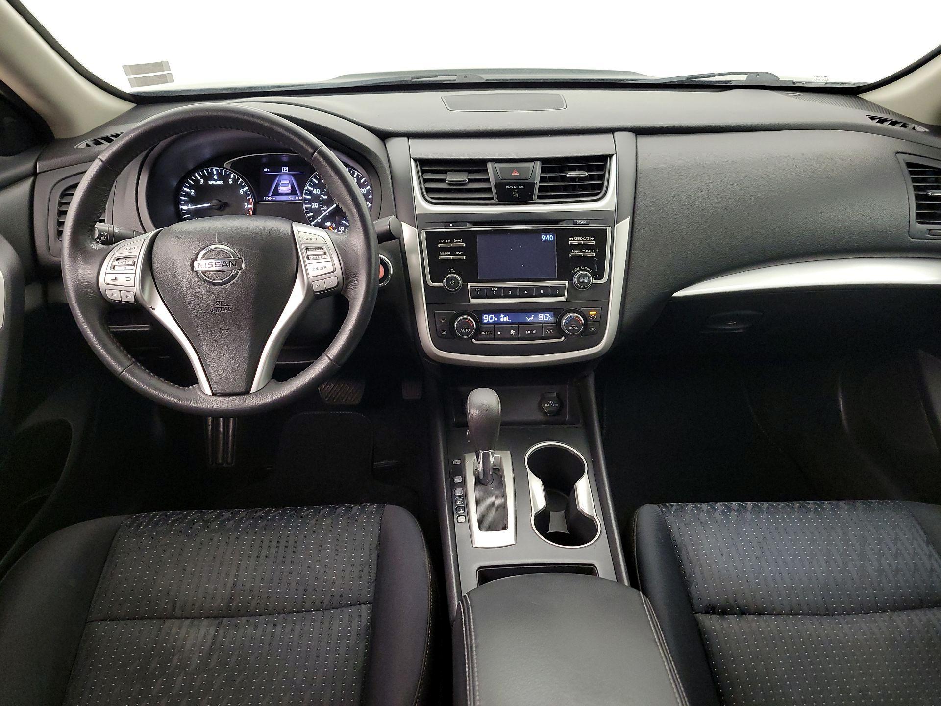 Thumbnail: 2016 Nissan Altima - 9