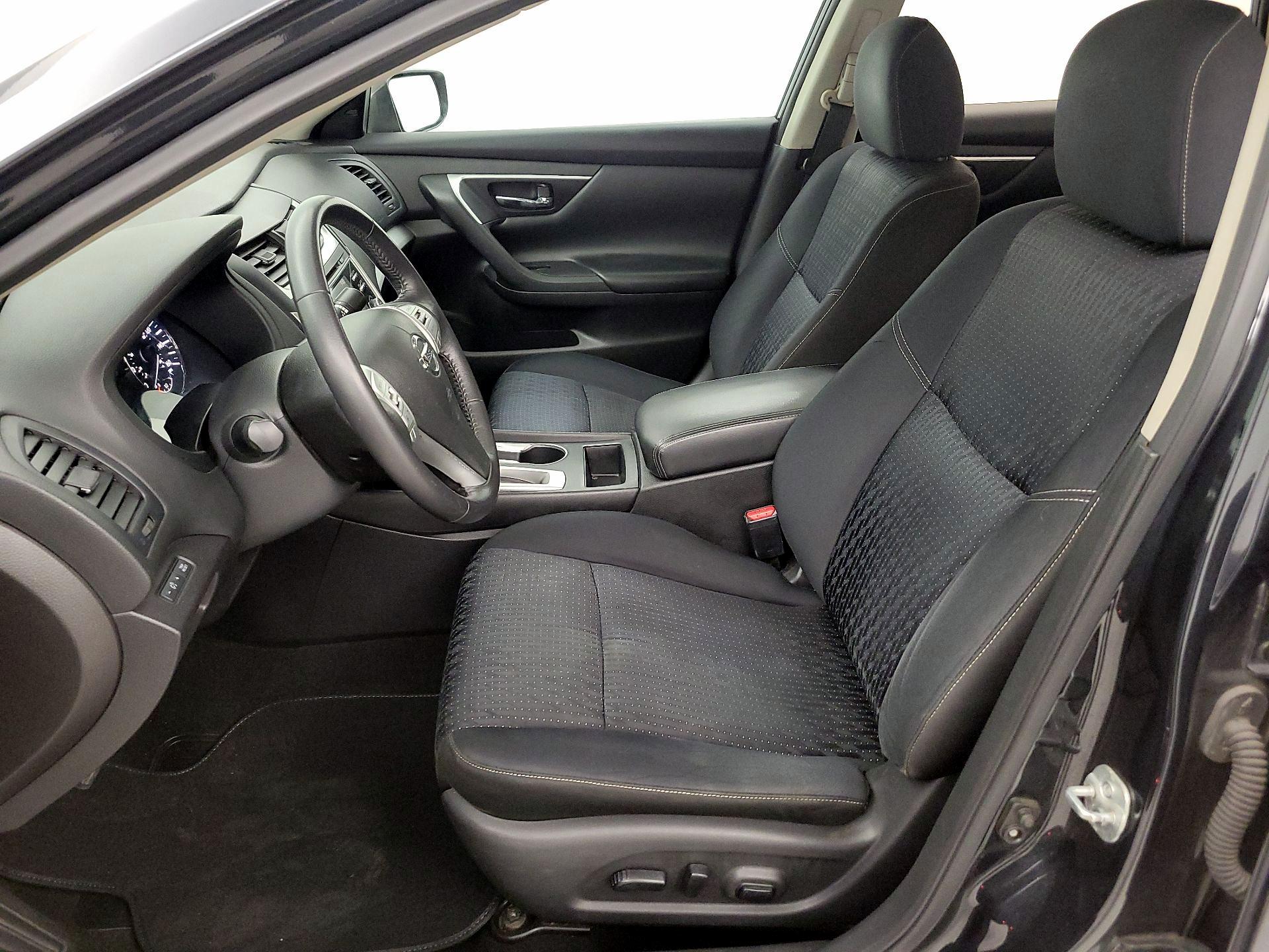 Thumbnail: 2016 Nissan Altima - 11