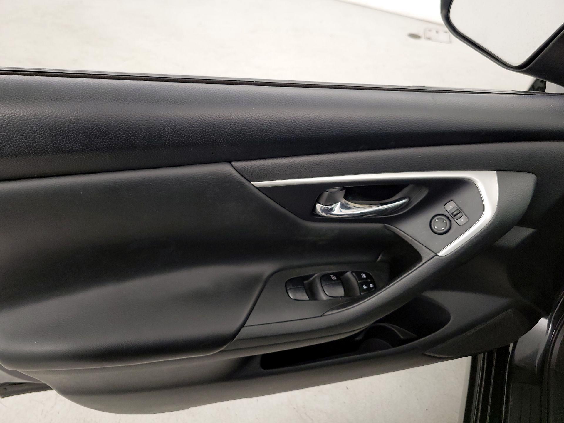 Thumbnail: 2016 Nissan Altima - 12