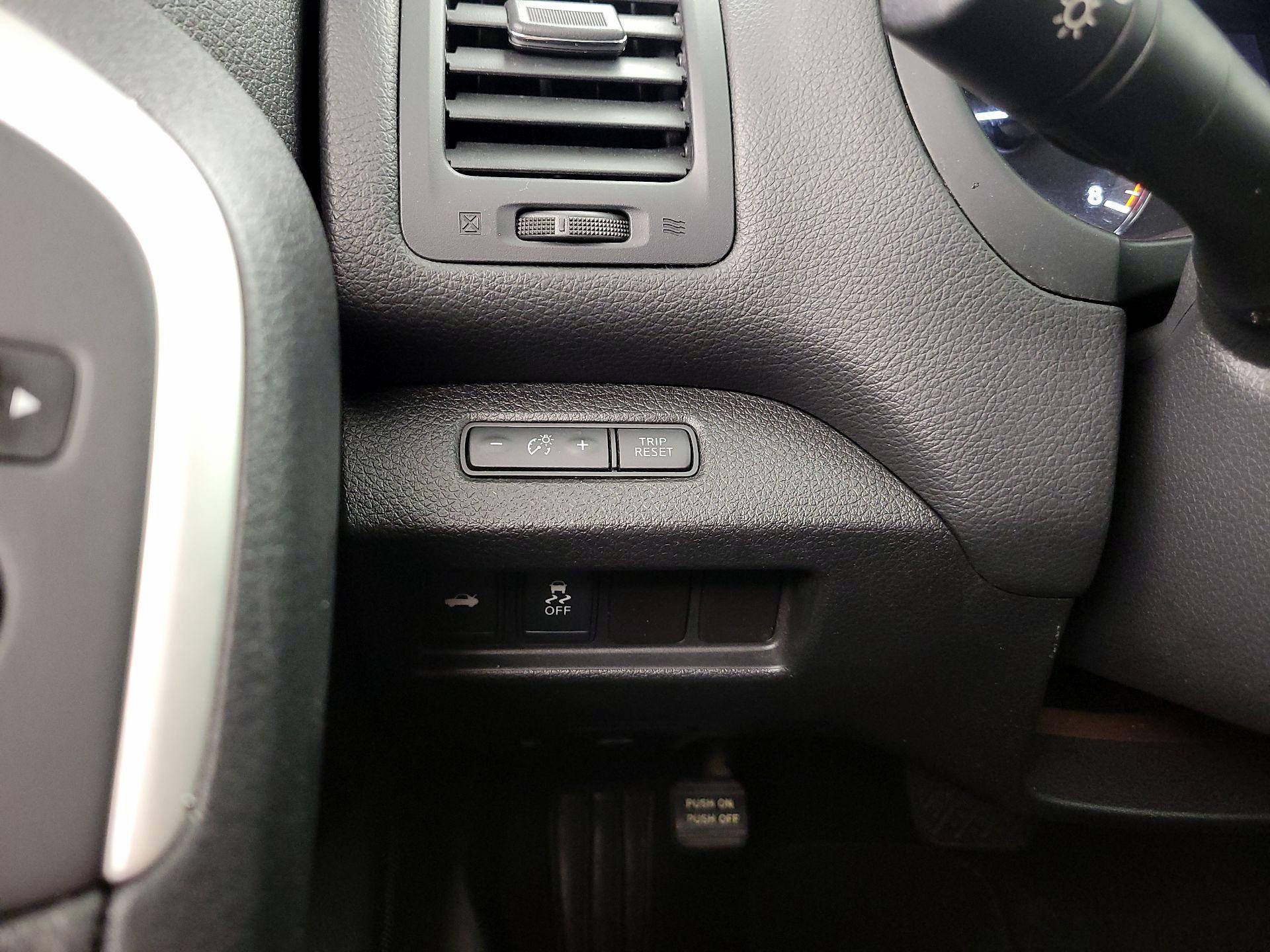 Thumbnail: 2016 Nissan Altima - 13