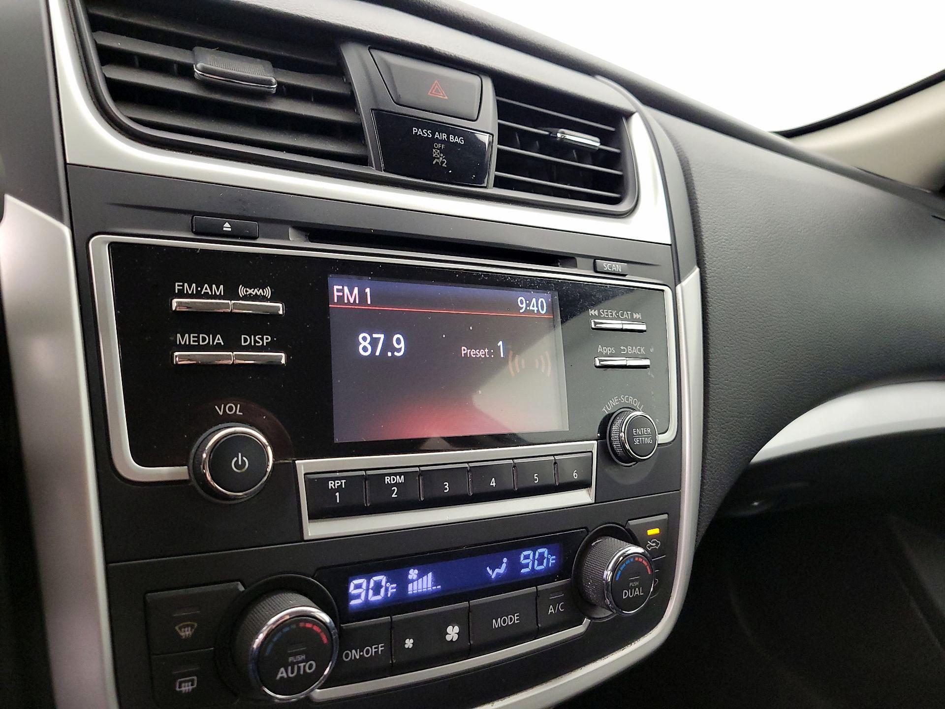 Thumbnail: 2016 Nissan Altima - 15