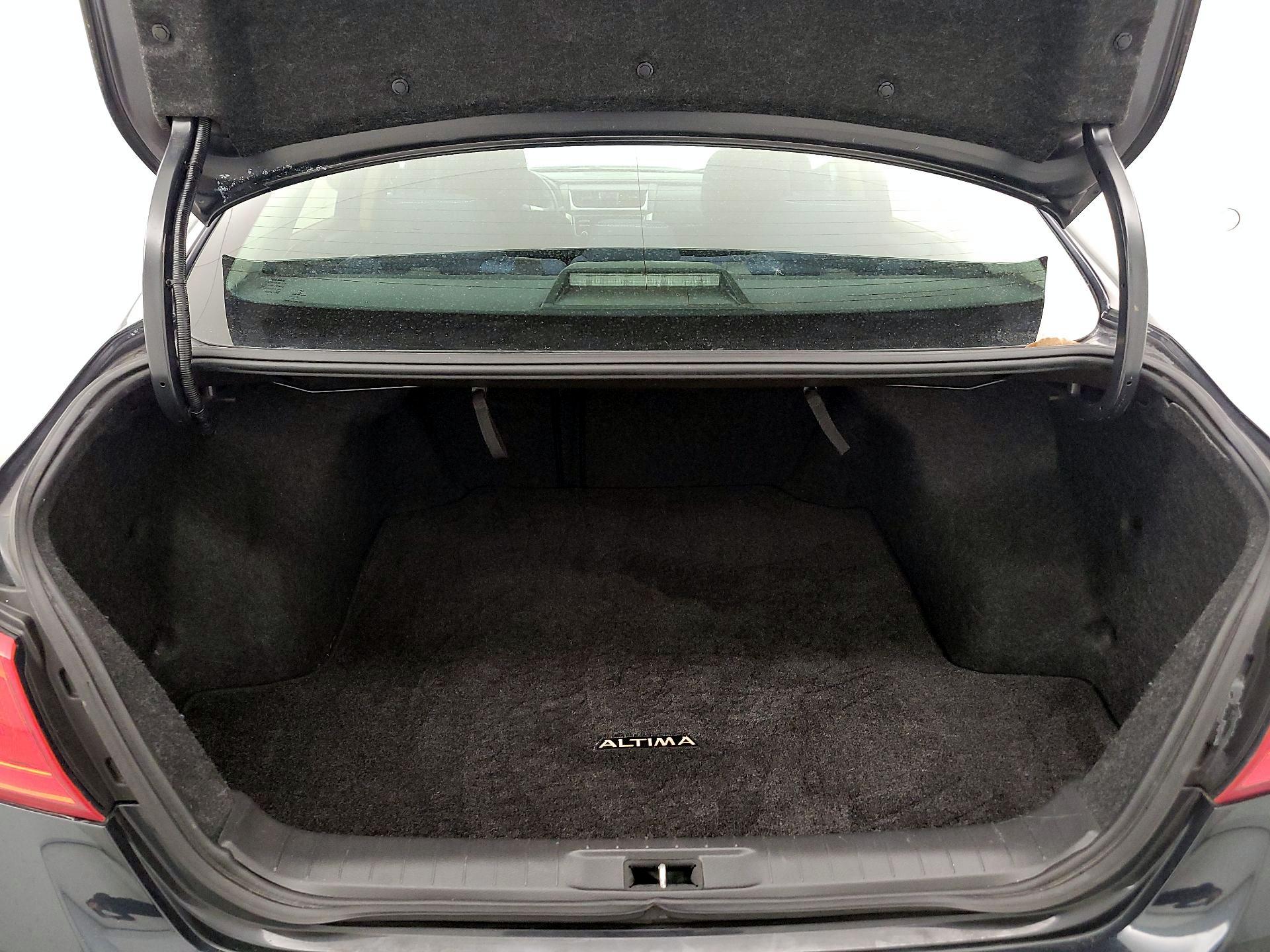 Thumbnail: 2016 Nissan Altima - 20