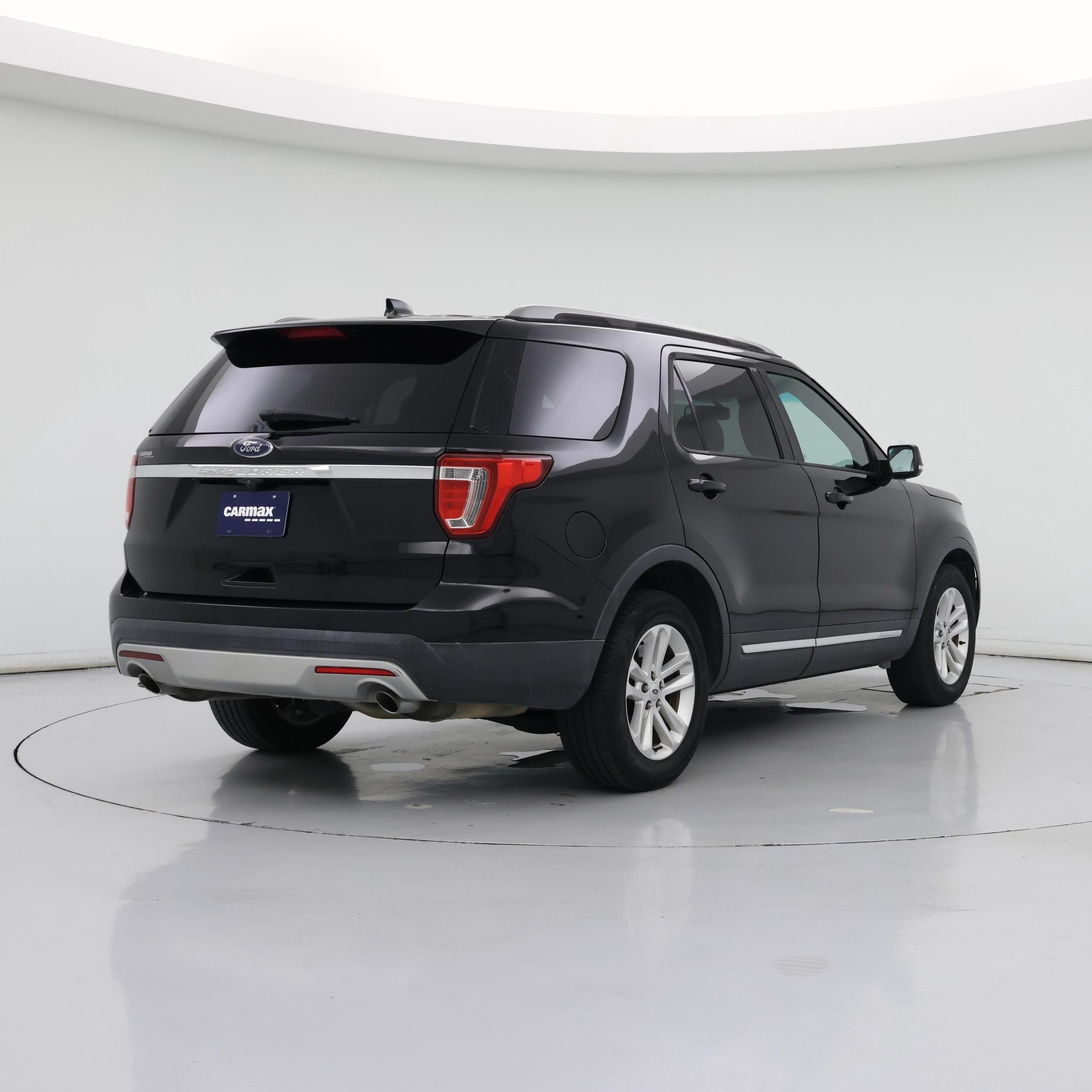 Thumbnail: 2017 Ford Explorer - 8