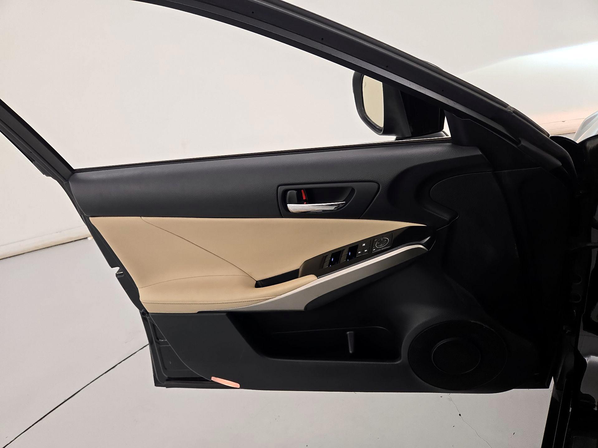 Thumbnail: 2014 Lexus IS - 12
