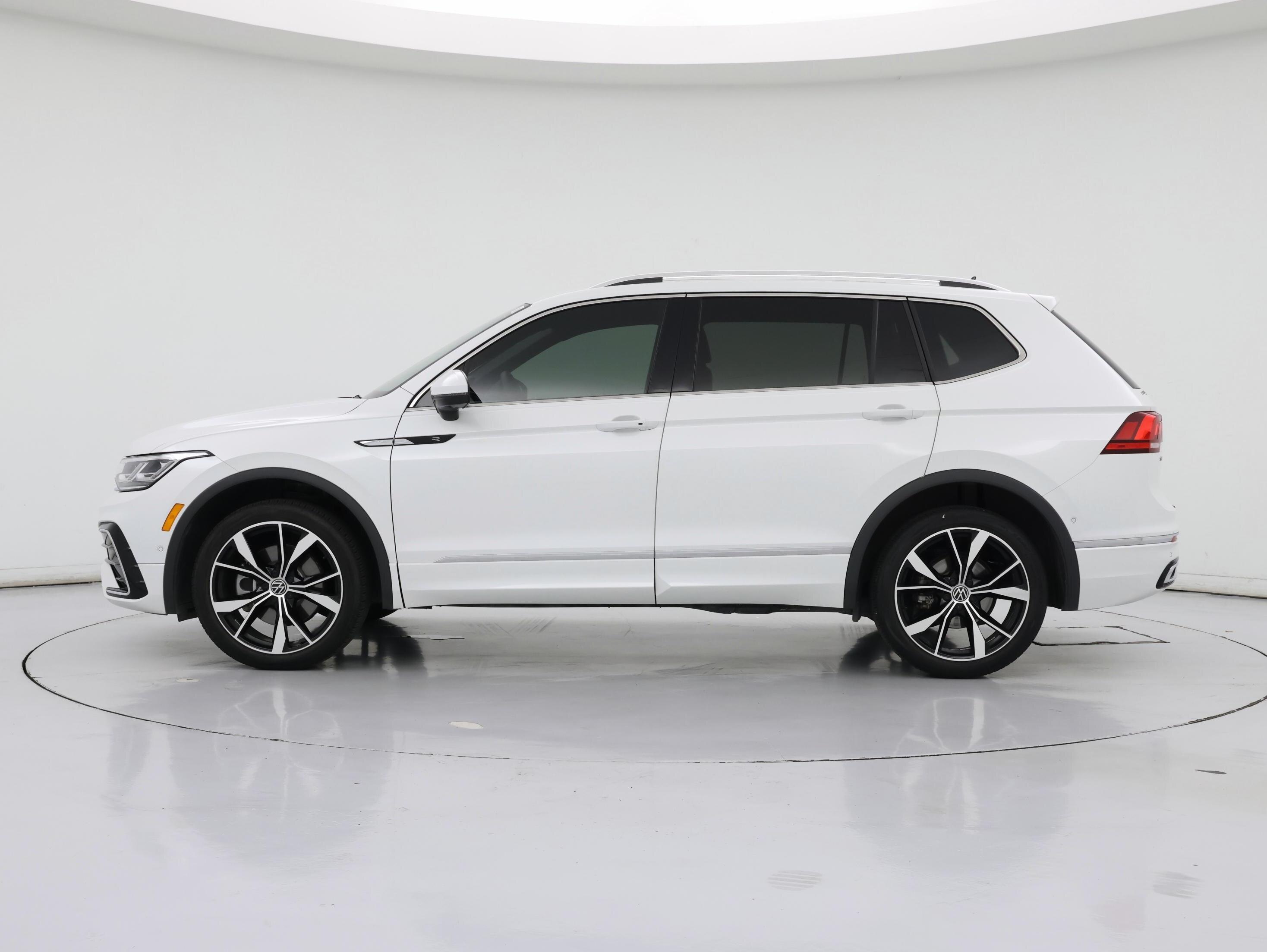 Thumbnail: 2024 Volkswagen Tiguan - 3