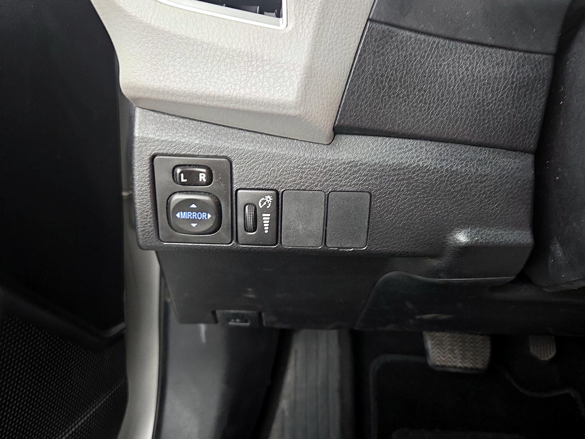 Thumbnail: 2015 Toyota Corolla - 13