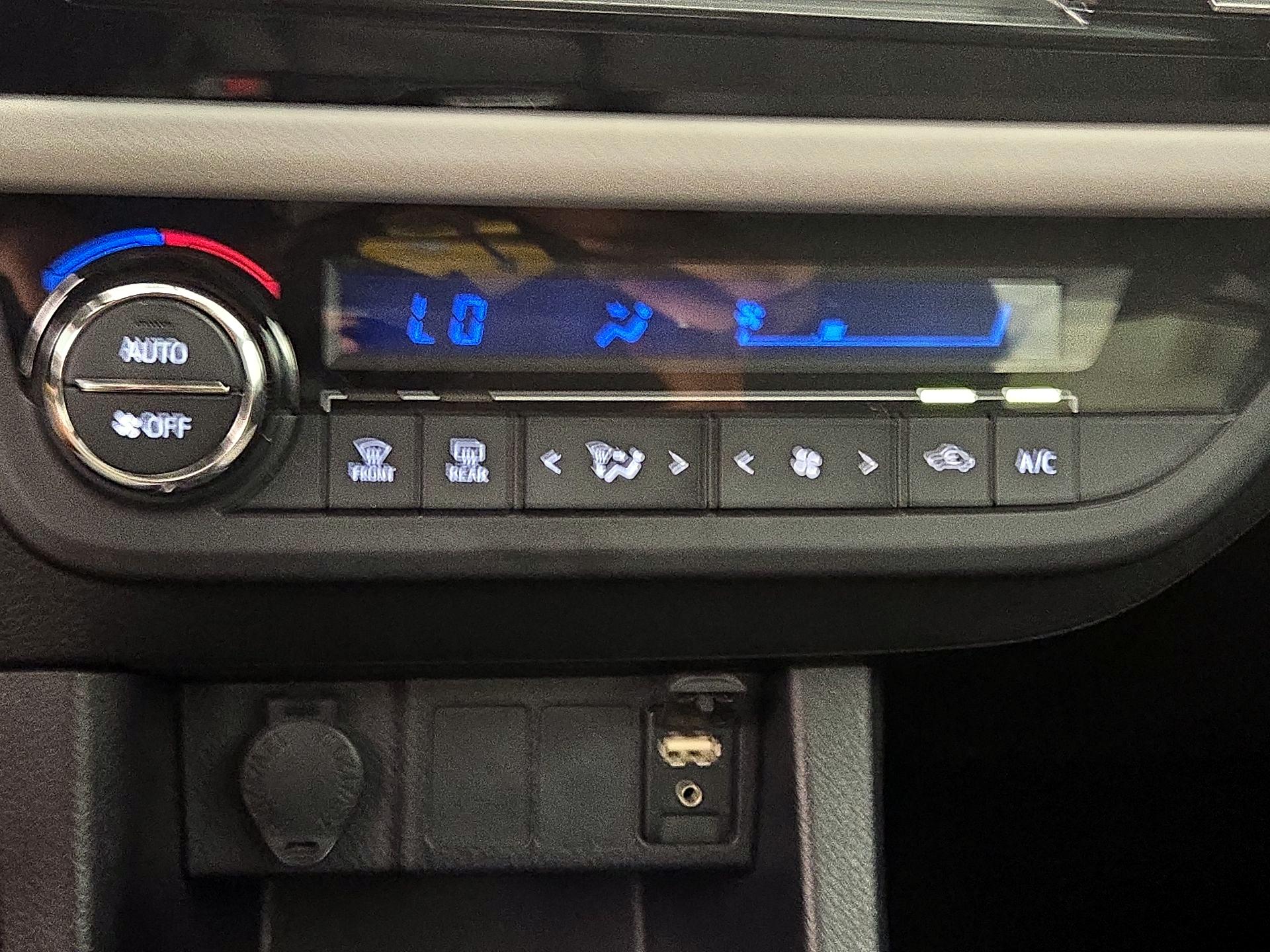 Thumbnail: 2015 Toyota Corolla - 16