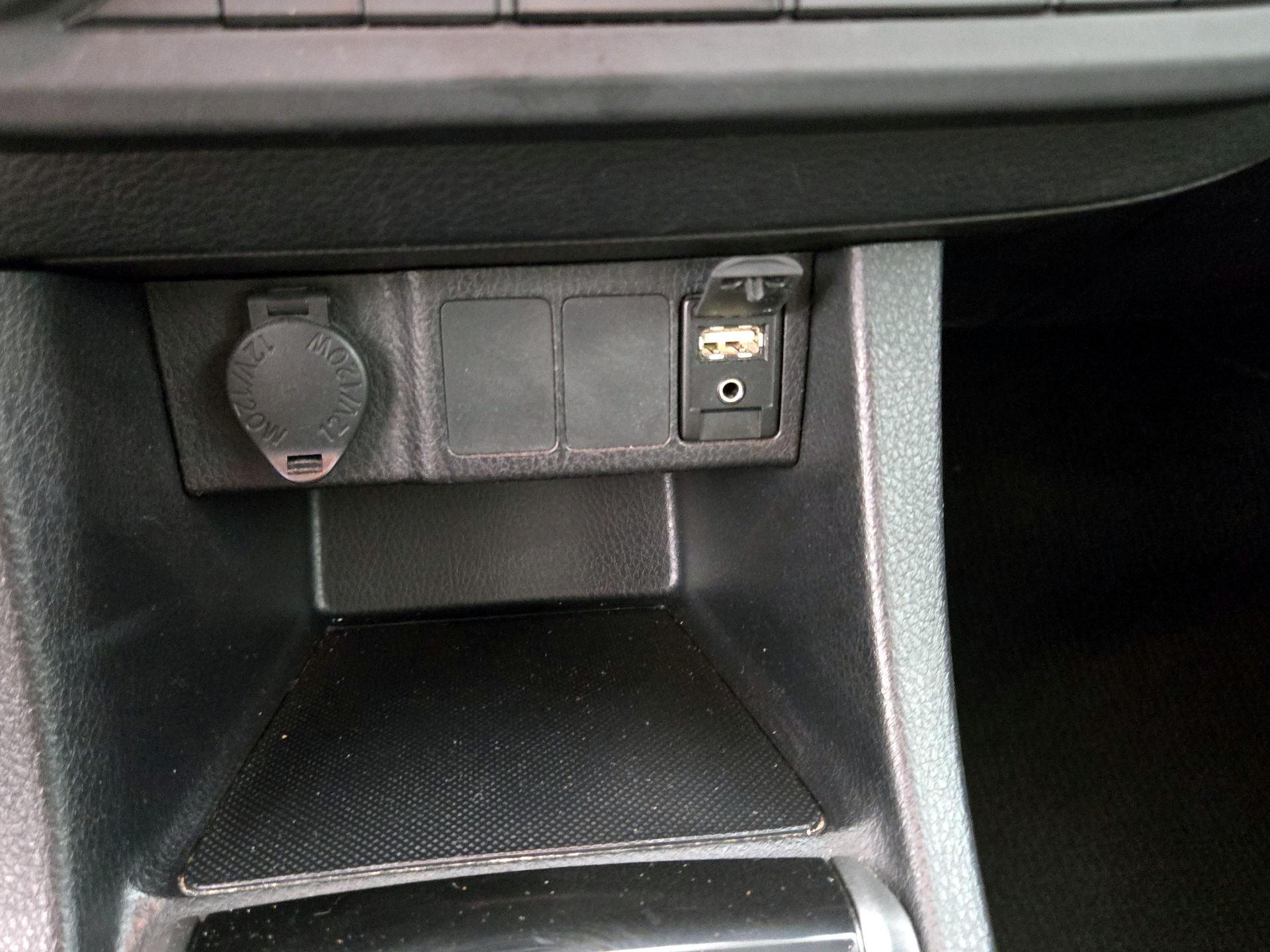 Thumbnail: 2015 Toyota Corolla - 18
