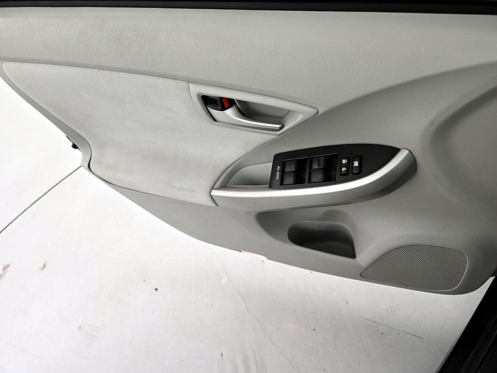 Thumbnail: 2014 Toyota Prius - 12