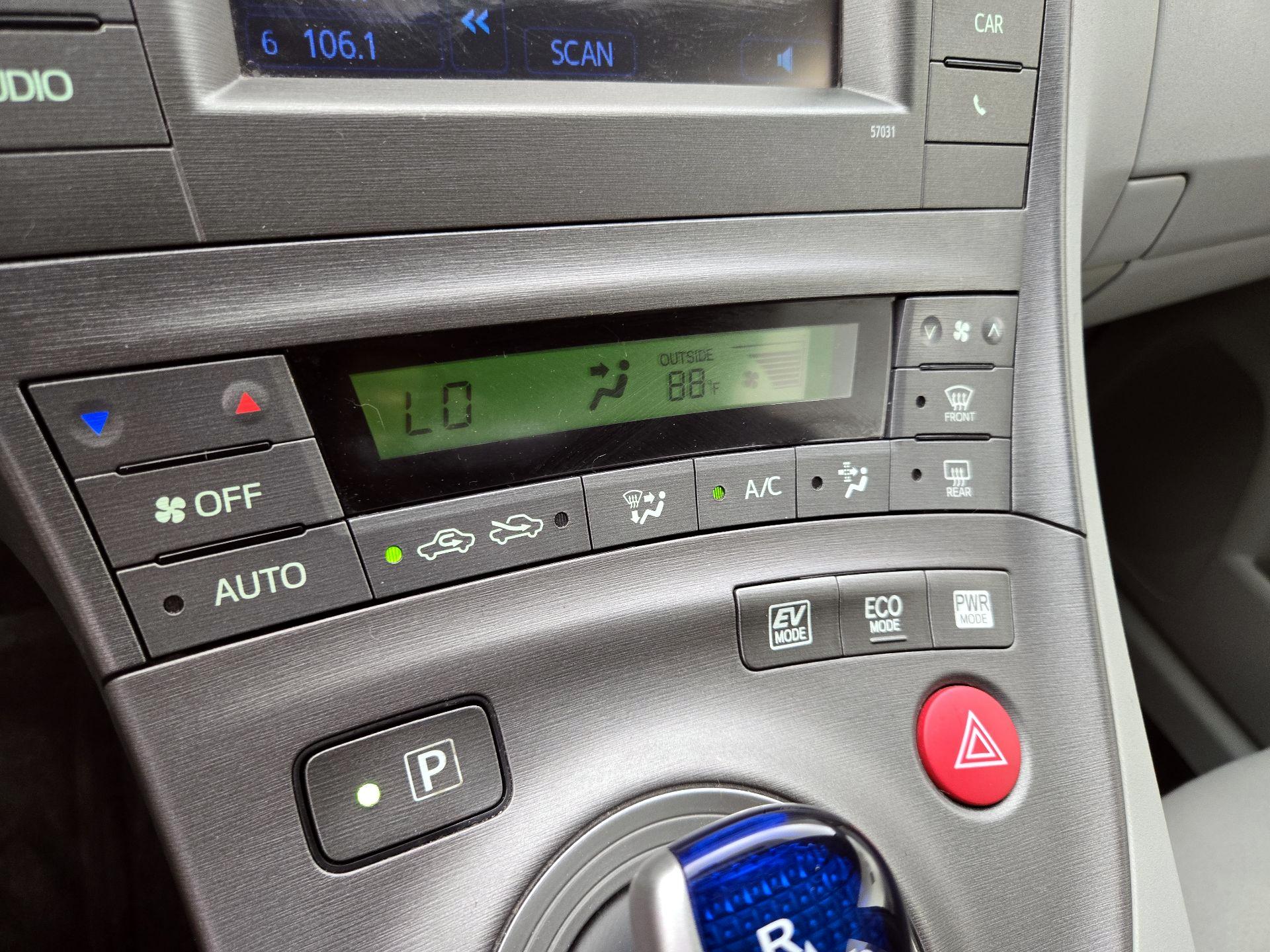 Thumbnail: 2014 Toyota Prius - 15