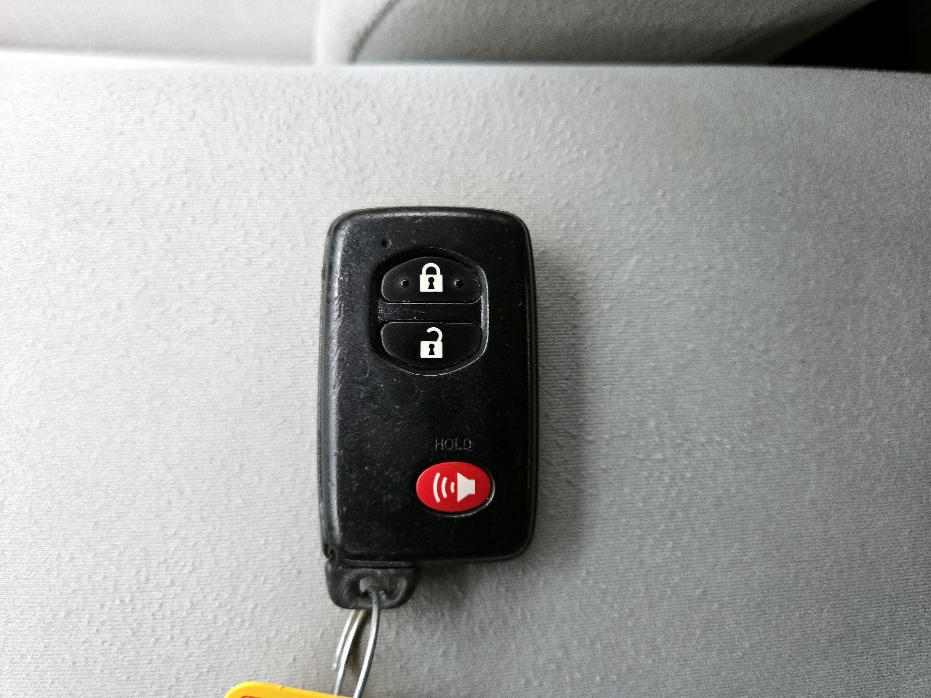 Thumbnail: 2014 Toyota Prius - 20