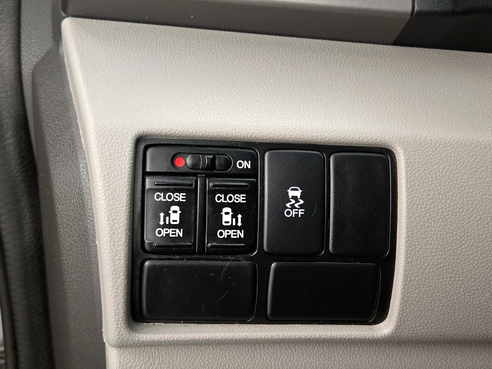 Thumbnail: 2016 Honda Odyssey - 13