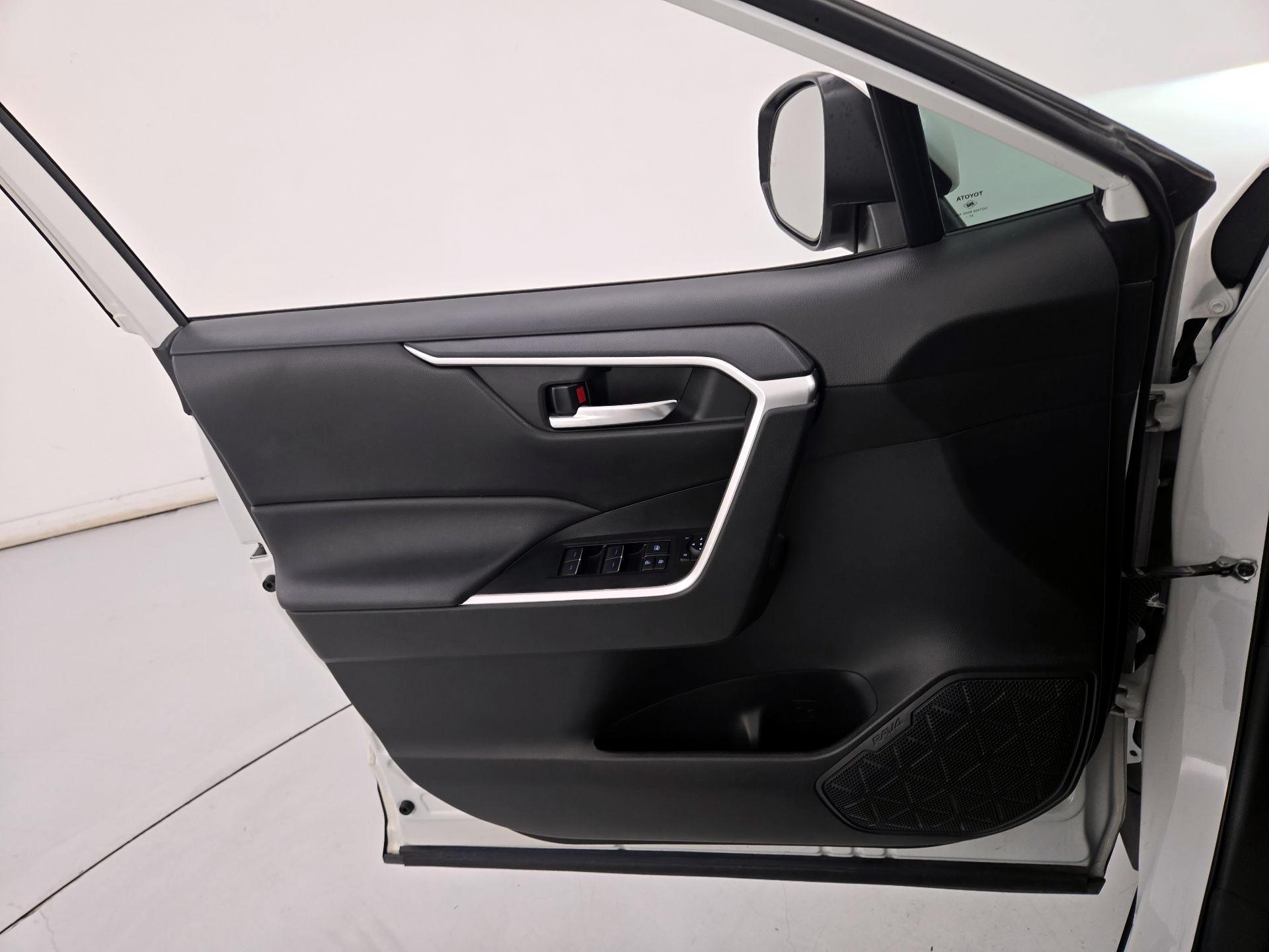 Thumbnail: 2022 Toyota RAV4 - 12