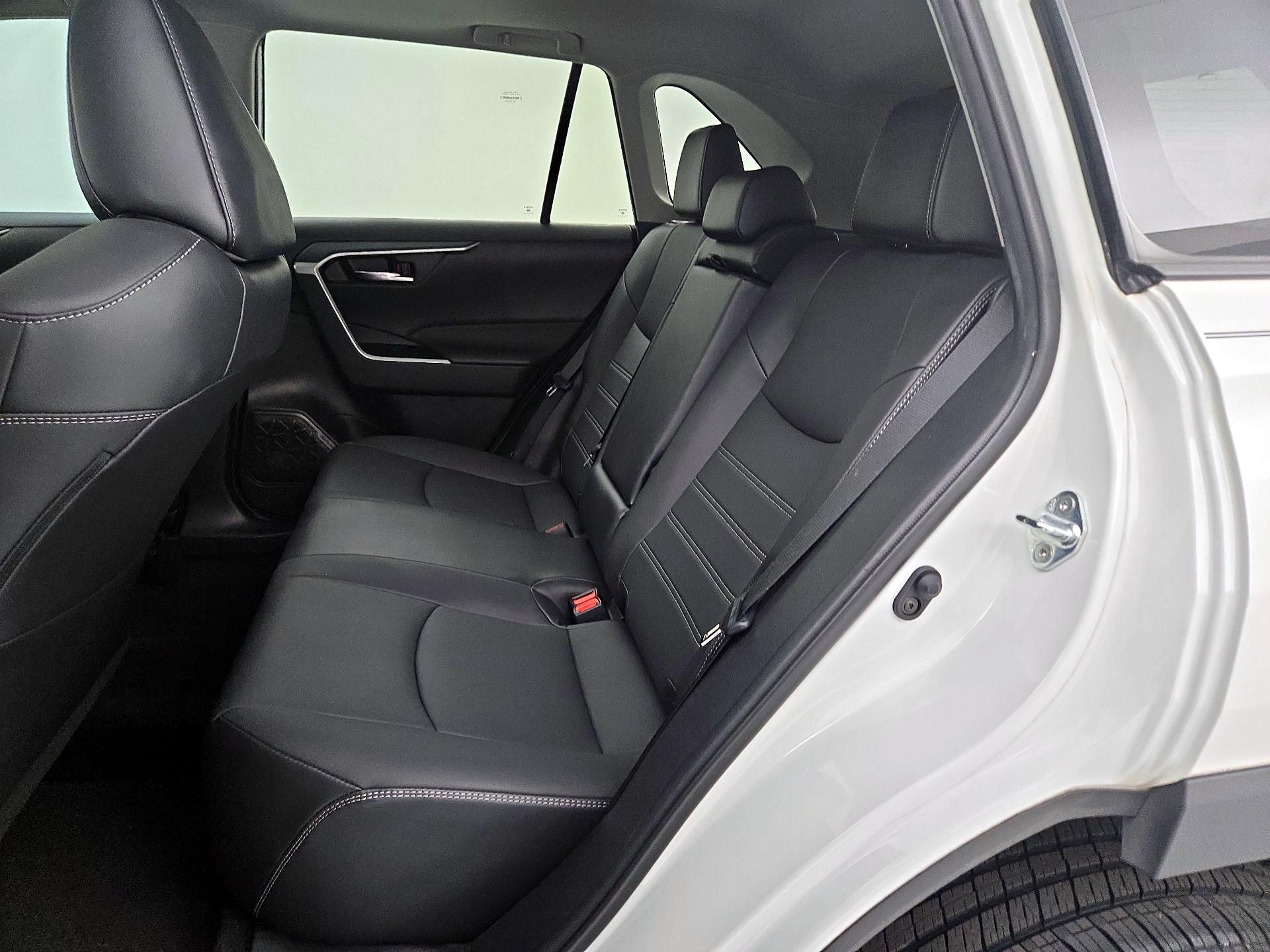 Thumbnail: 2022 Toyota RAV4 - 20