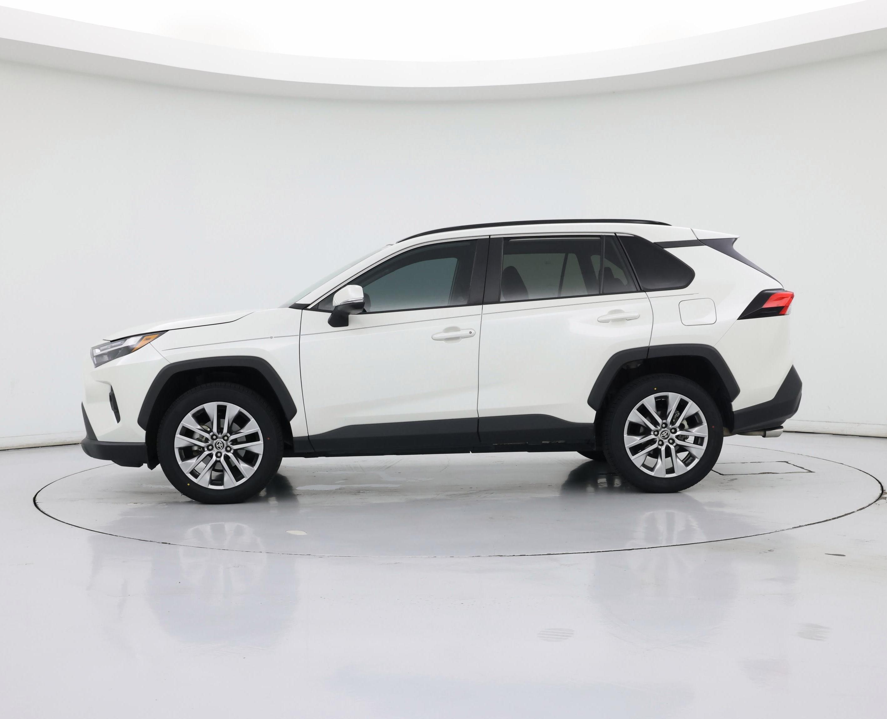 Thumbnail: 2022 Toyota RAV4 - 3