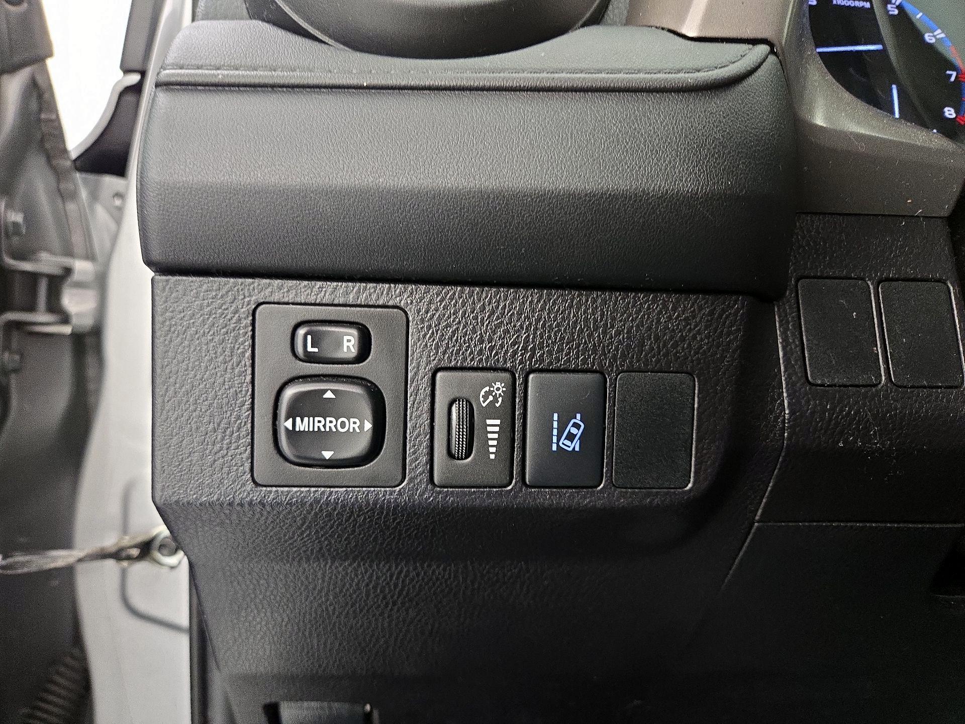 Thumbnail: 2018 Toyota RAV4 - 13