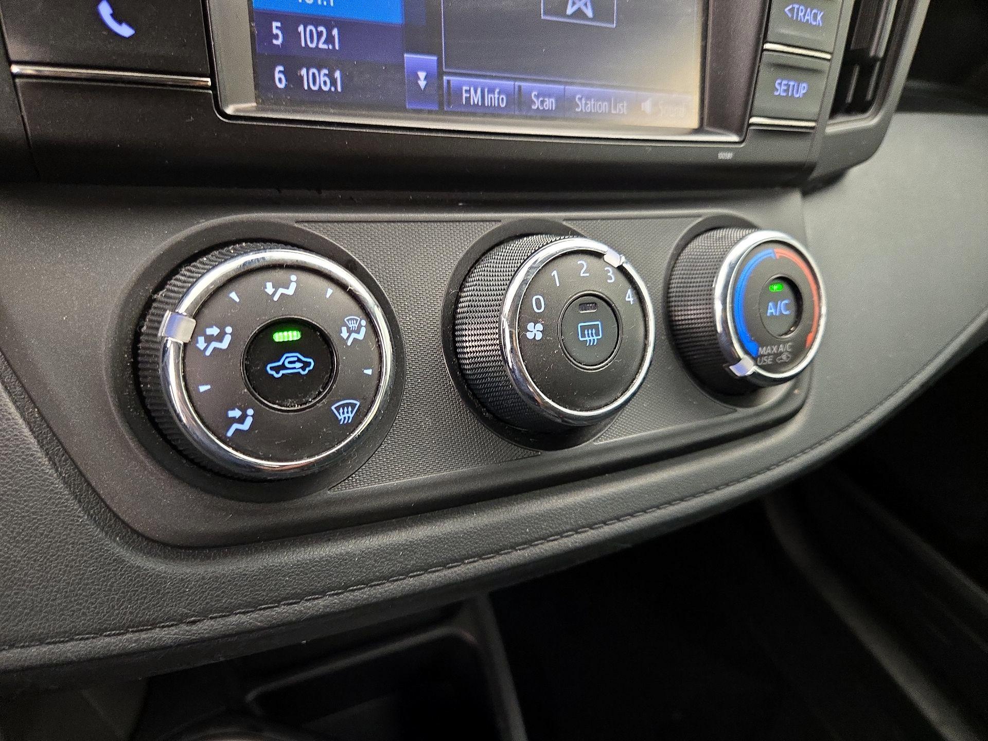 Thumbnail: 2018 Toyota RAV4 - 16