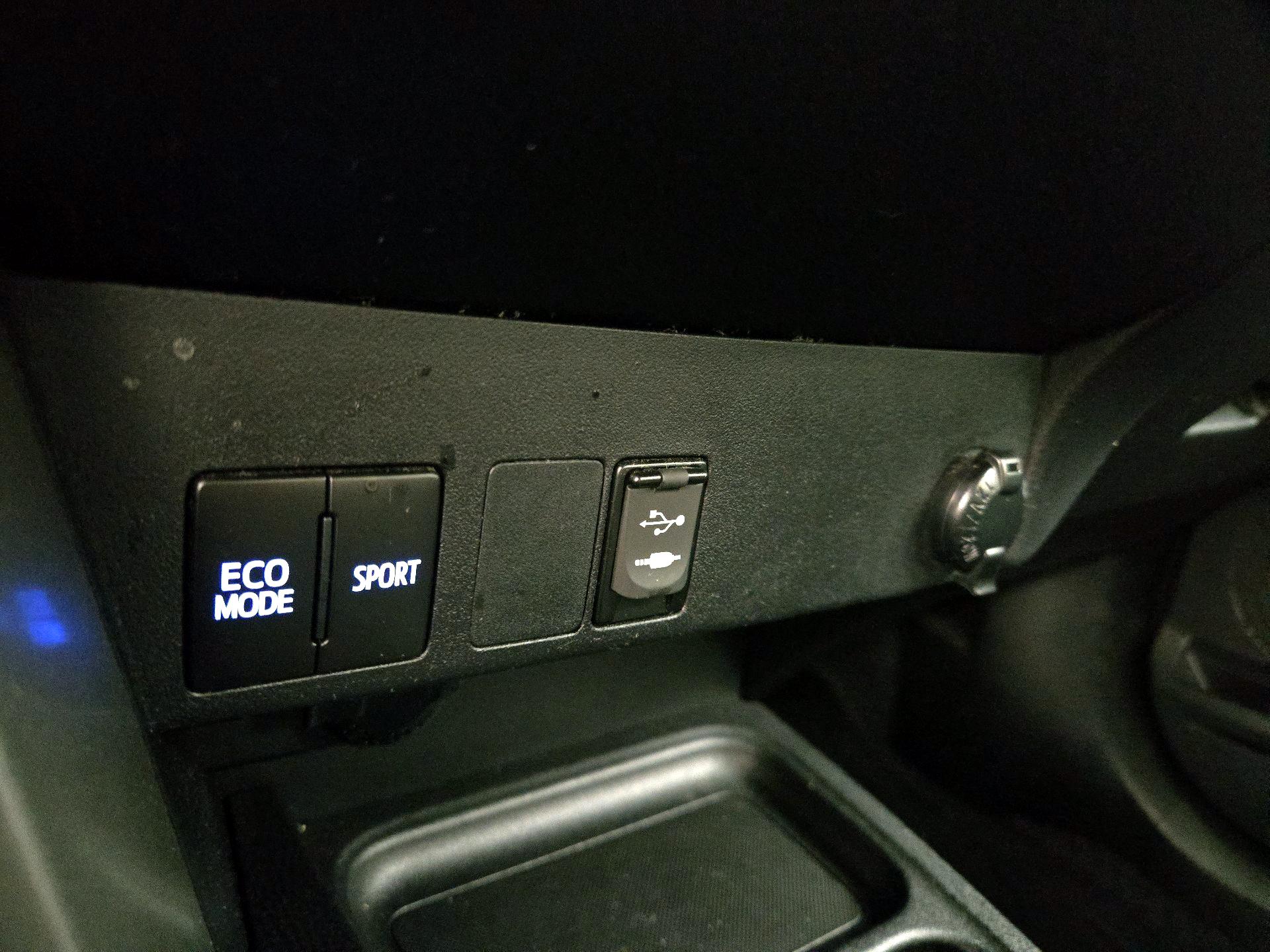 Thumbnail: 2018 Toyota RAV4 - 18
