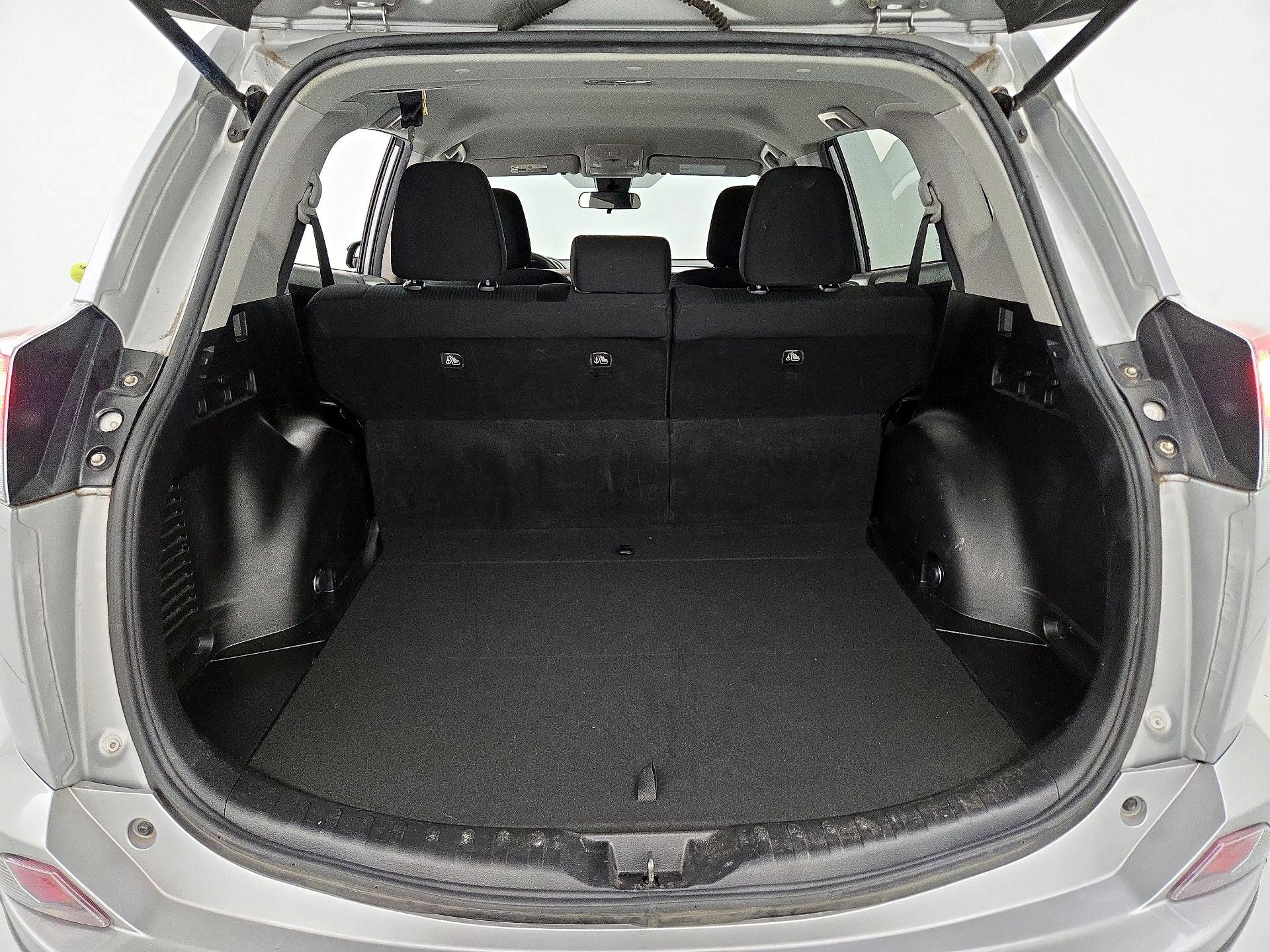 Thumbnail: 2018 Toyota RAV4 - 20