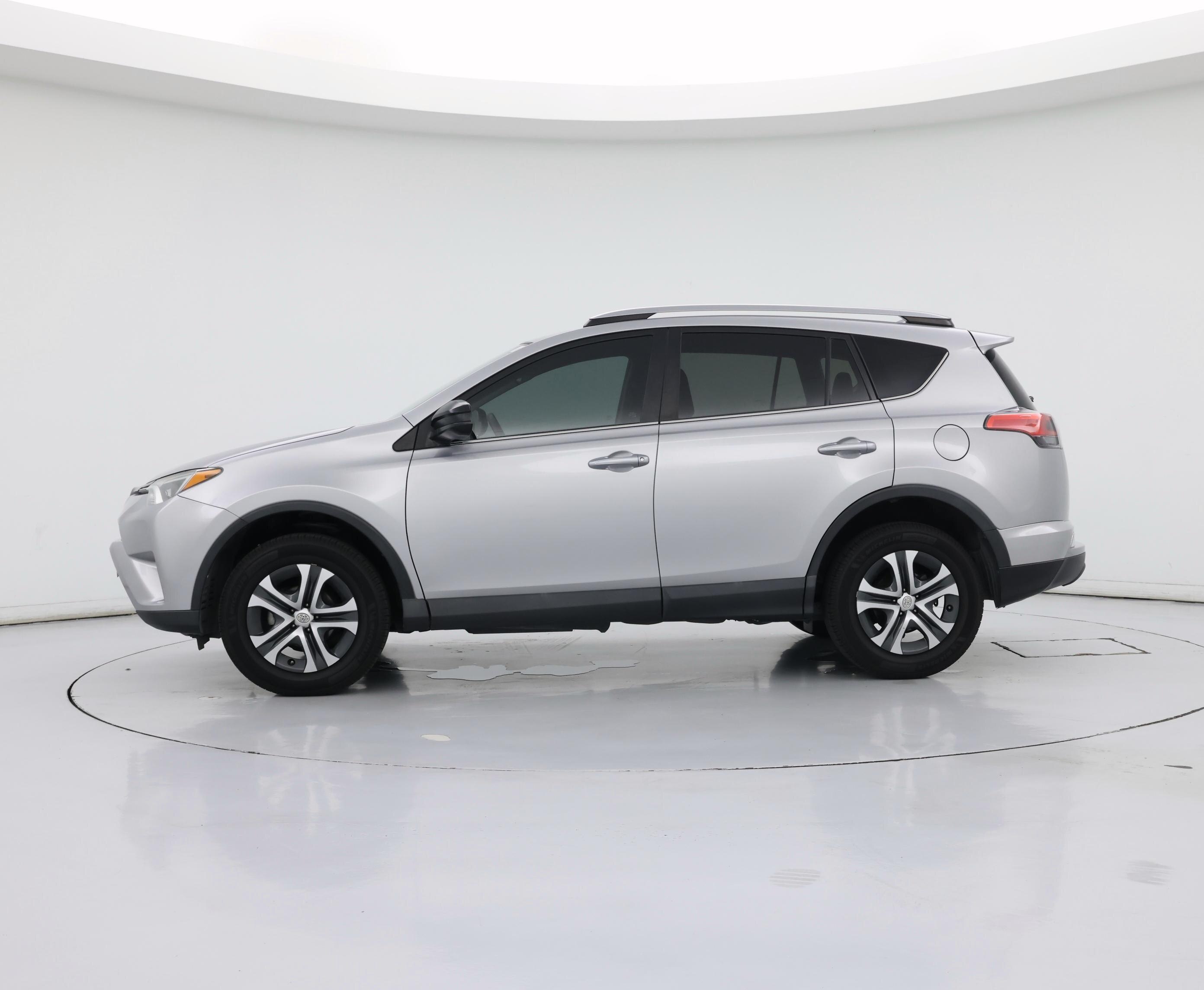 Thumbnail: 2018 Toyota RAV4 - 3