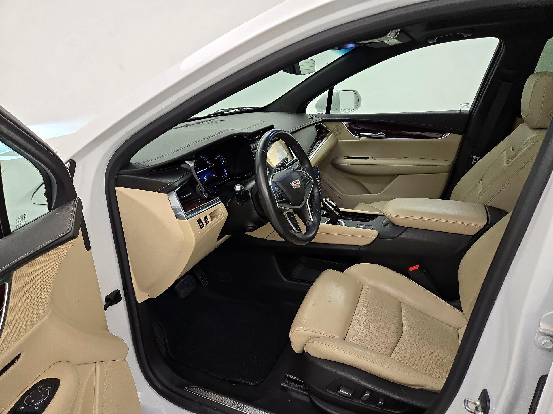 Thumbnail: 2017 Cadillac XT5 - 11