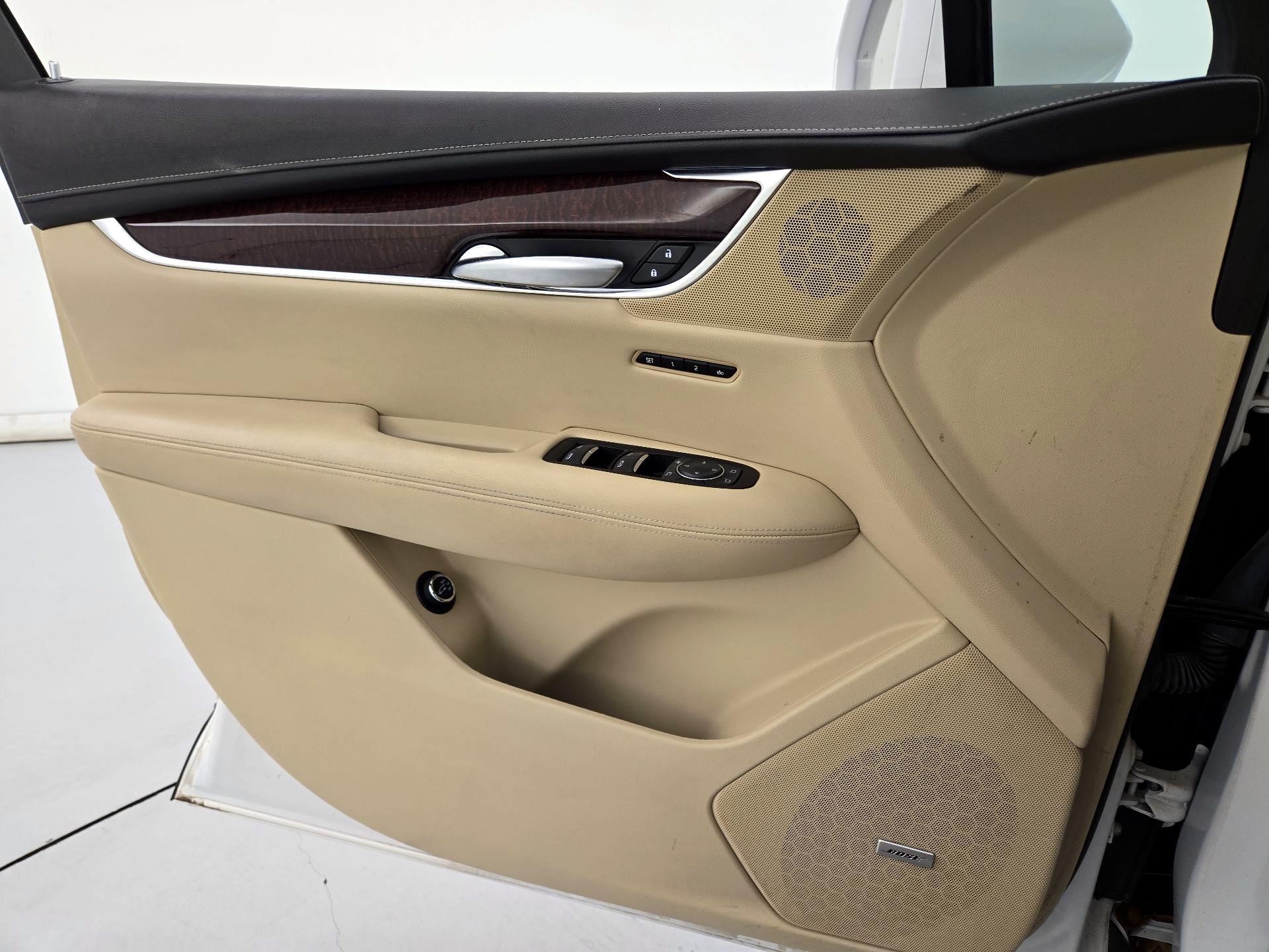 Thumbnail: 2017 Cadillac XT5 - 12