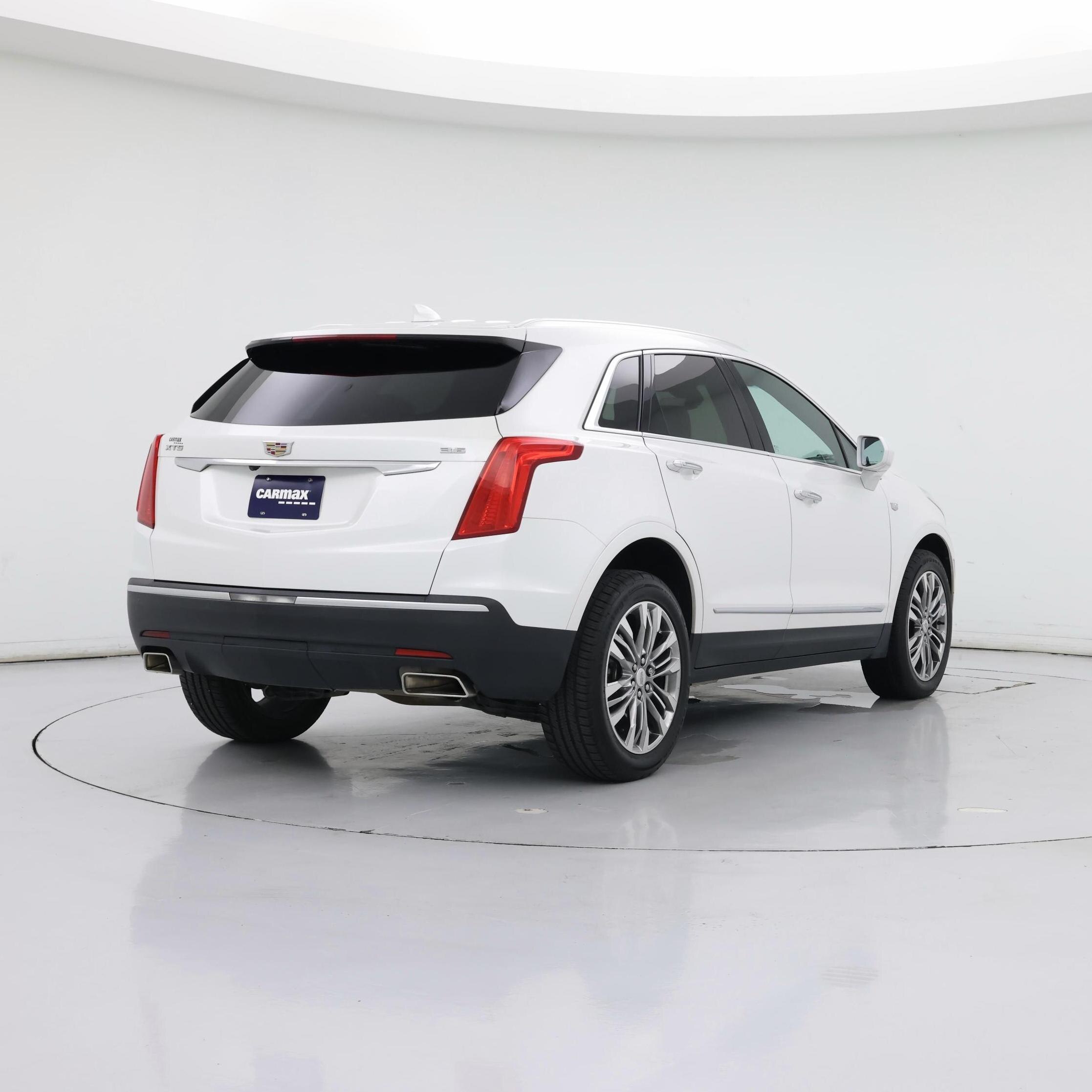 Thumbnail: 2017 Cadillac XT5 - 8