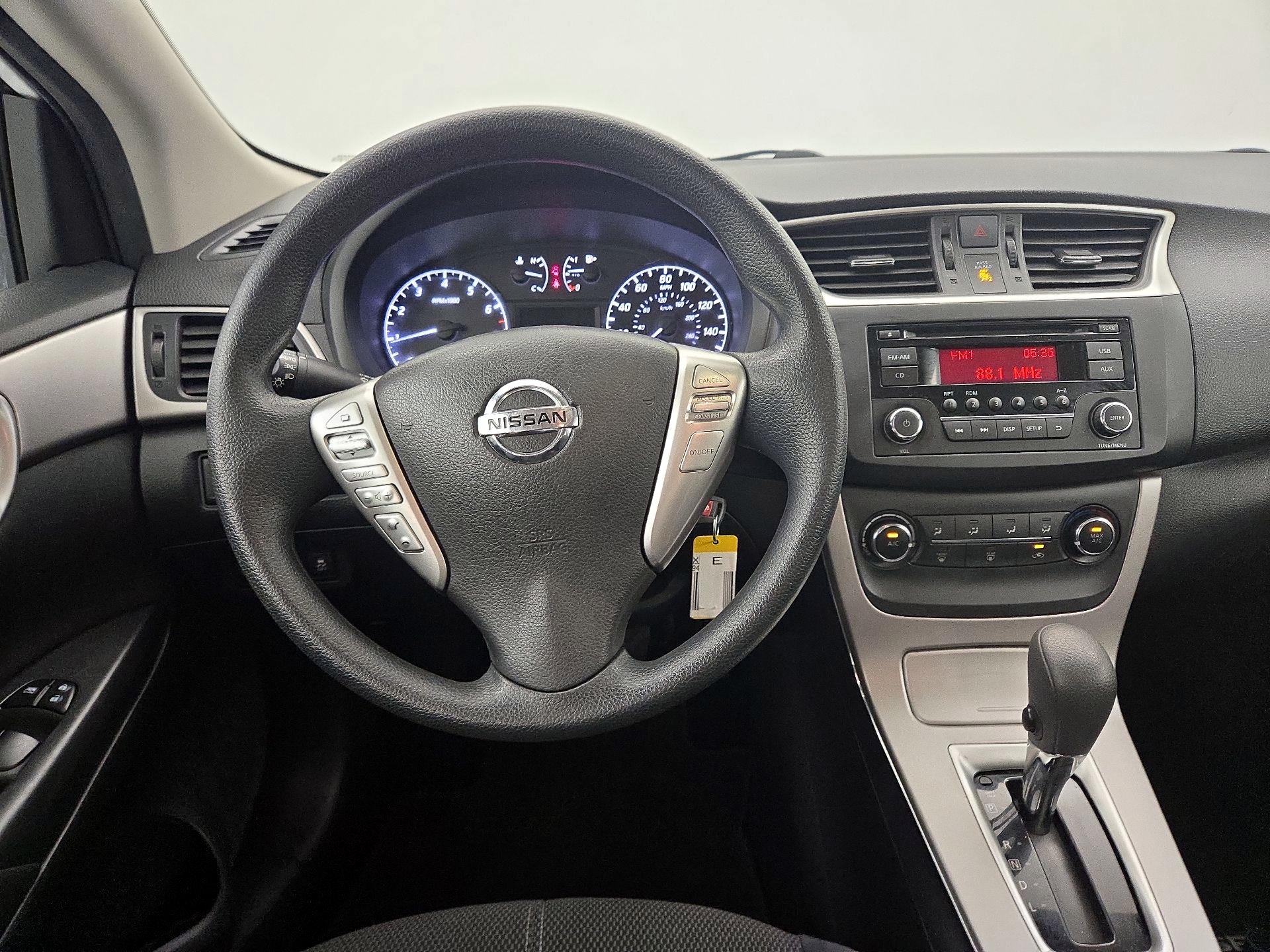 Thumbnail: 2015 Nissan Sentra - 10