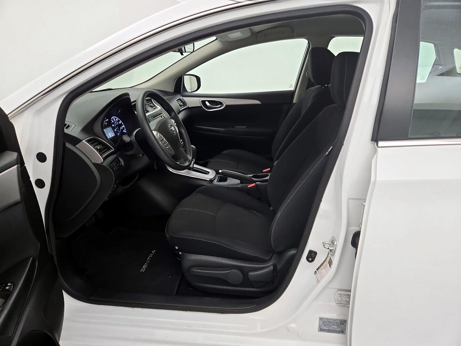 Thumbnail: 2015 Nissan Sentra - 11
