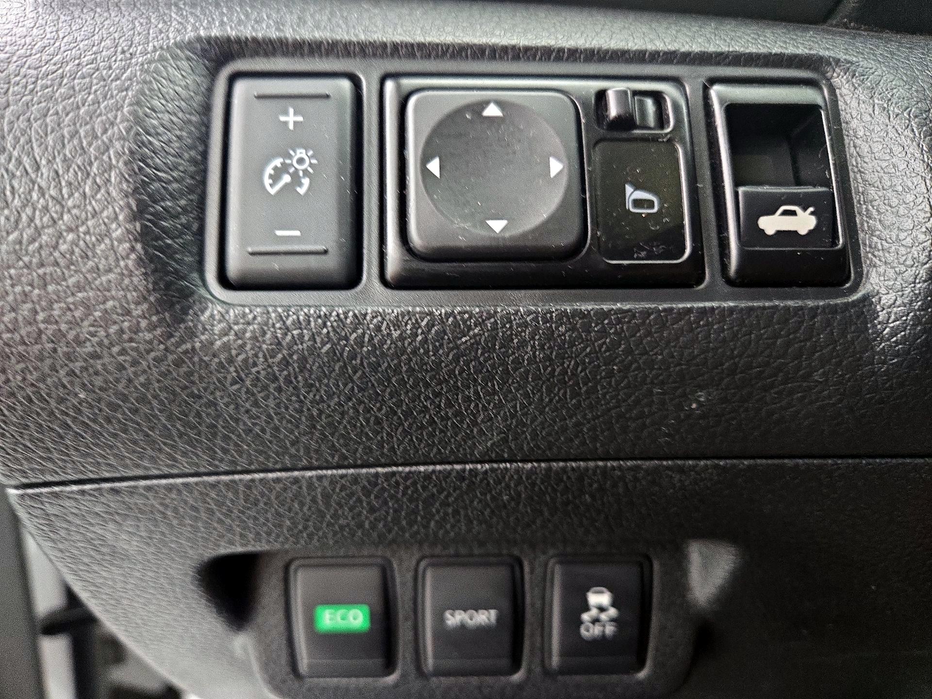 Thumbnail: 2015 Nissan Sentra - 13