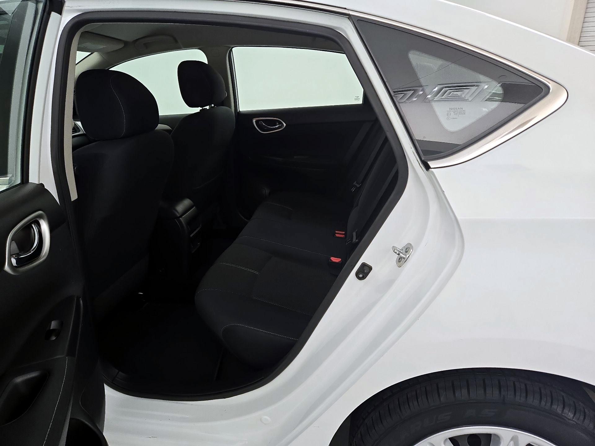 Thumbnail: 2015 Nissan Sentra - 17