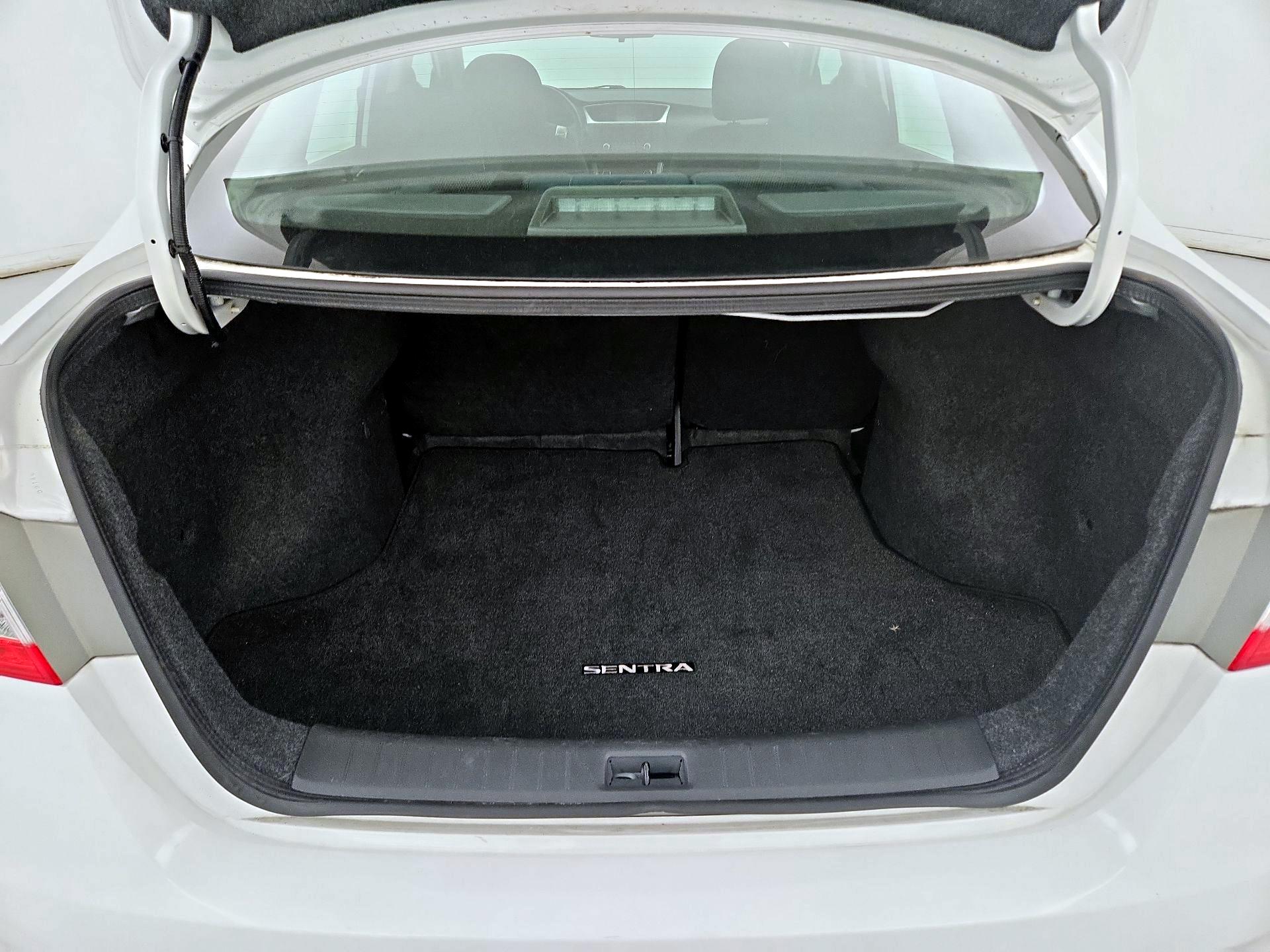 Thumbnail: 2015 Nissan Sentra - 18