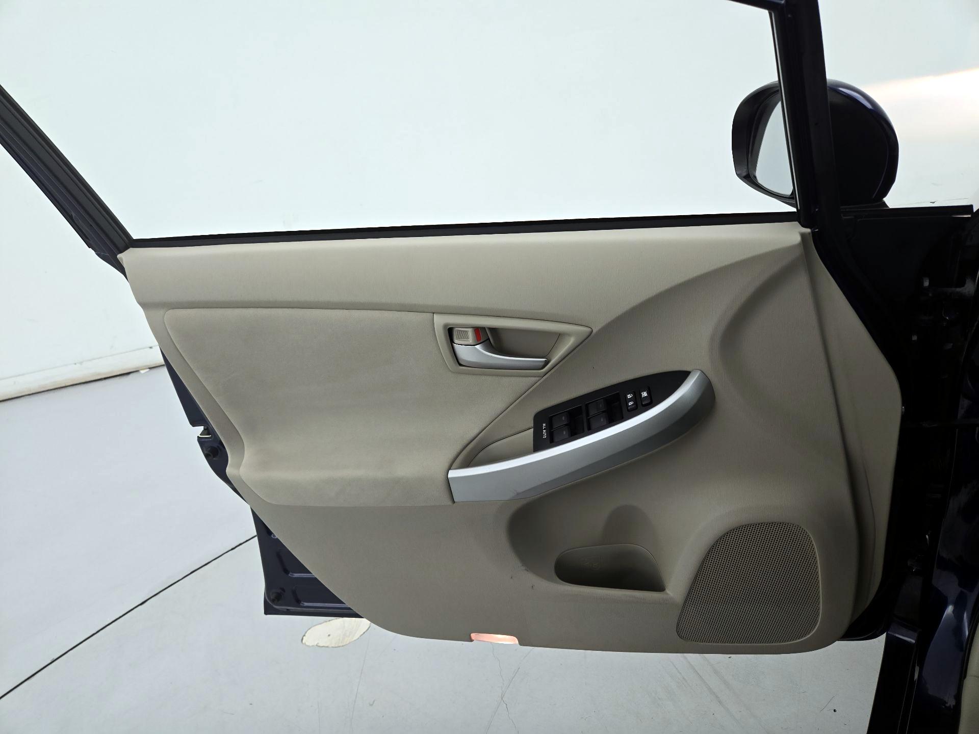 Thumbnail: 2014 Toyota Prius - 12