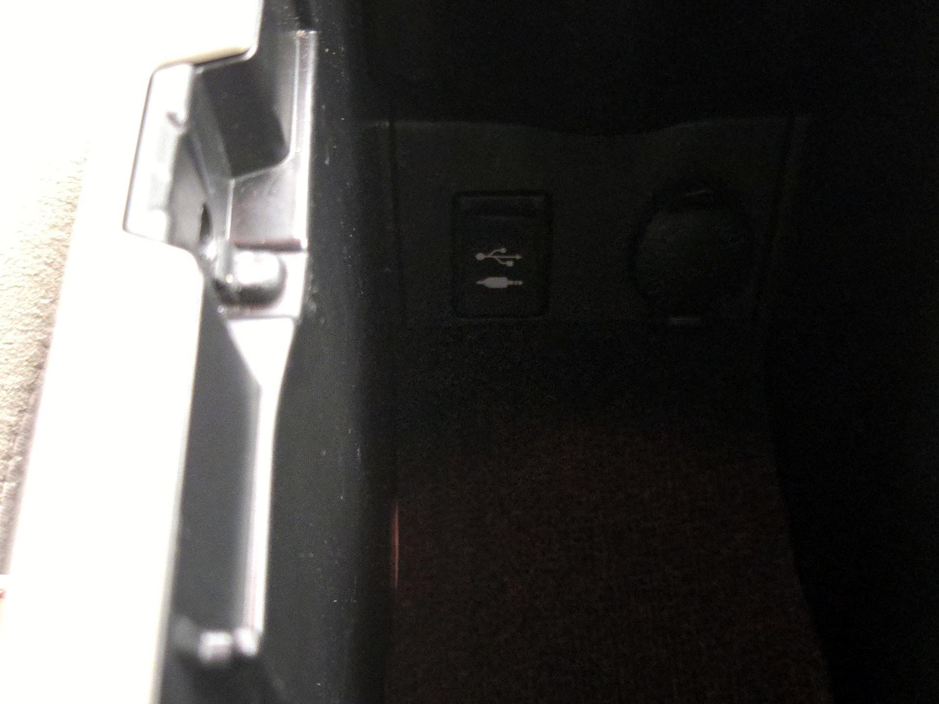Thumbnail: 2014 Toyota Prius - 18