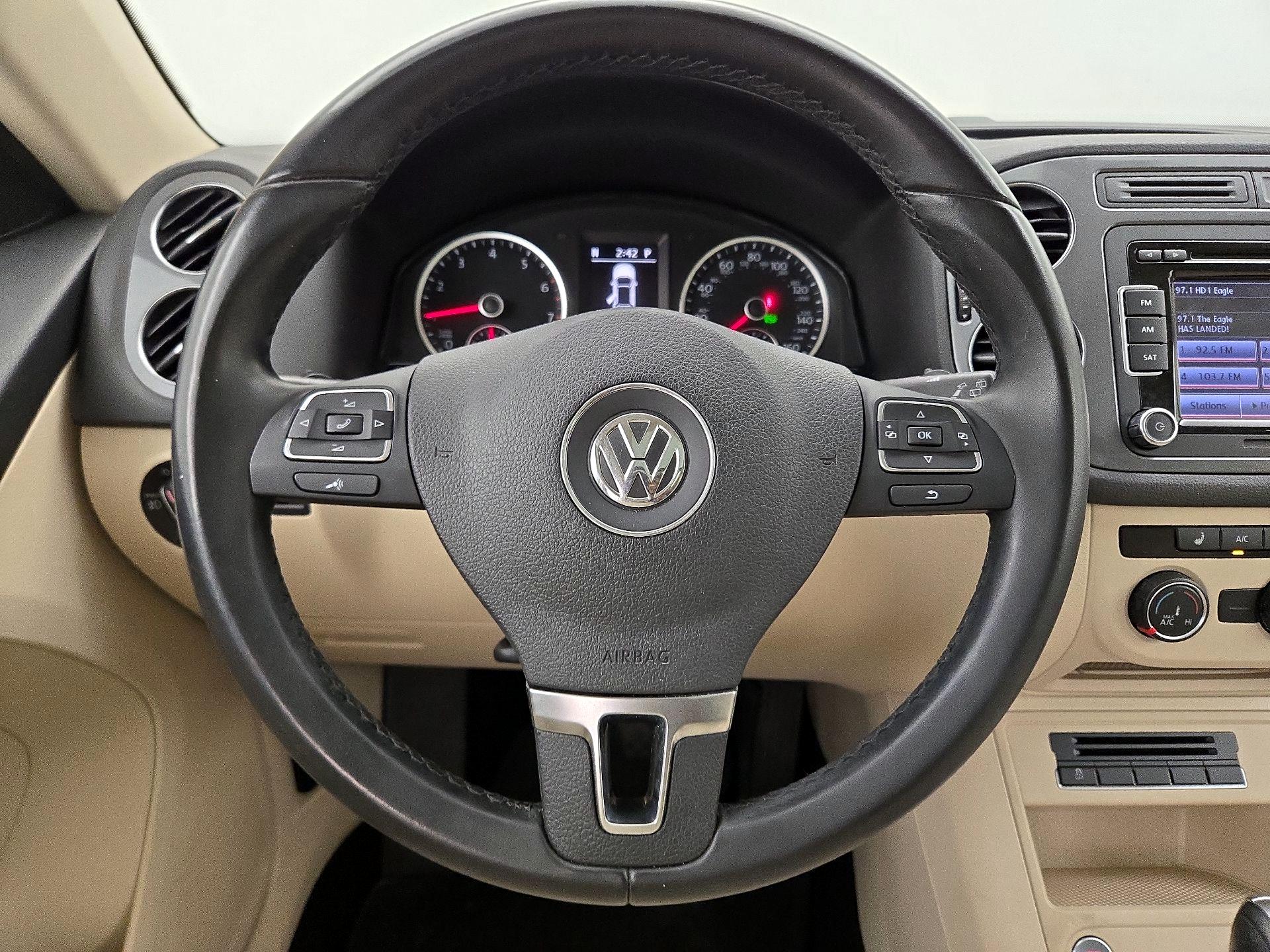 Thumbnail: 2015 Volkswagen Tiguan - 10
