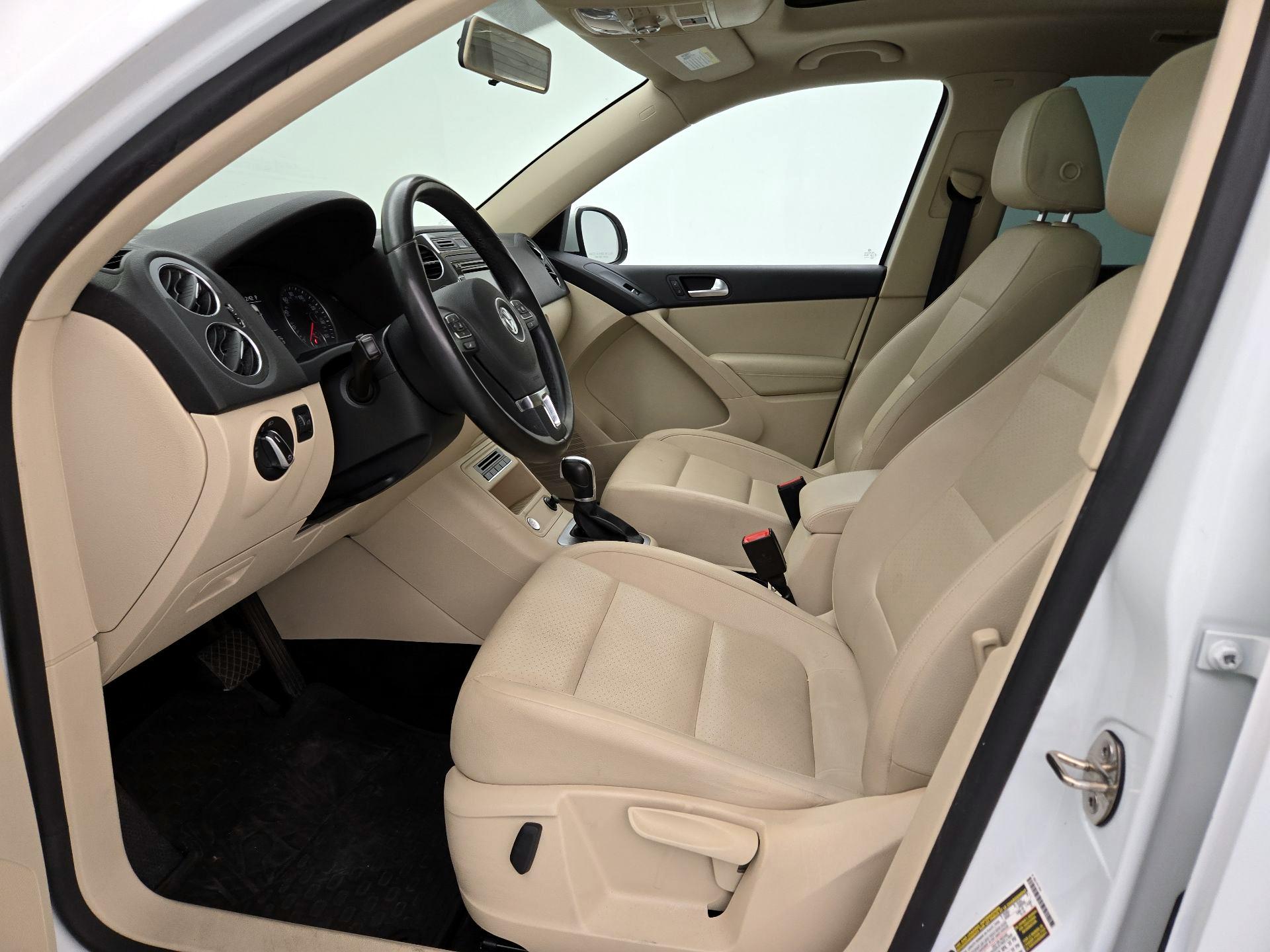 Thumbnail: 2015 Volkswagen Tiguan - 11