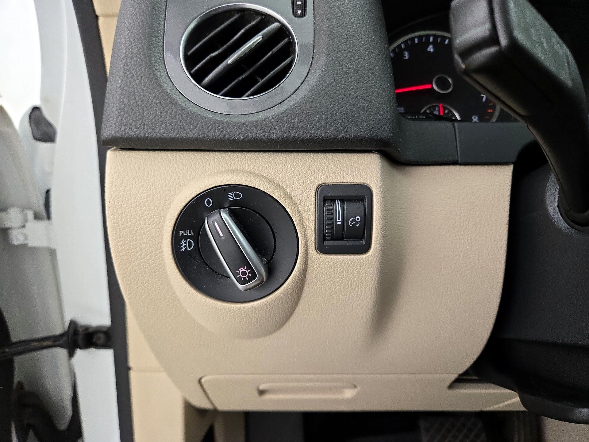 Thumbnail: 2015 Volkswagen Tiguan - 13