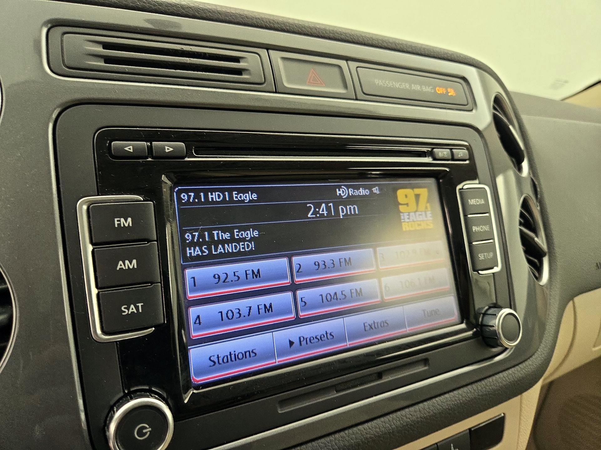 Thumbnail: 2015 Volkswagen Tiguan - 15