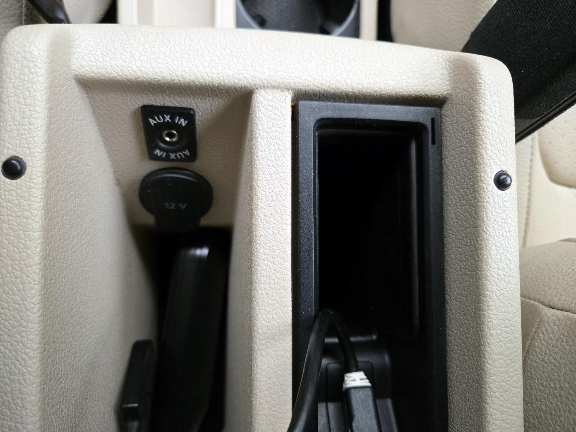 Thumbnail: 2015 Volkswagen Tiguan - 18