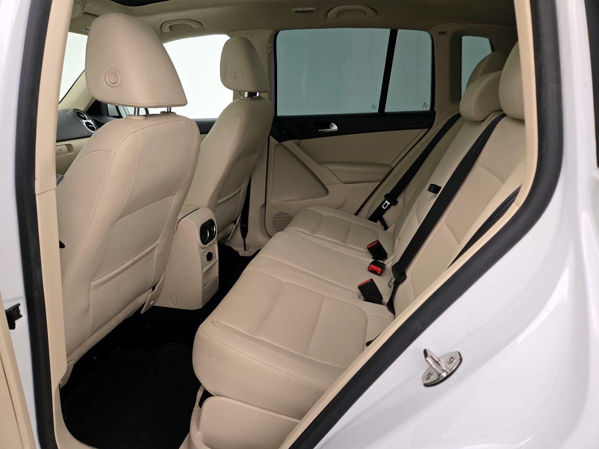 Thumbnail: 2015 Volkswagen Tiguan - 20