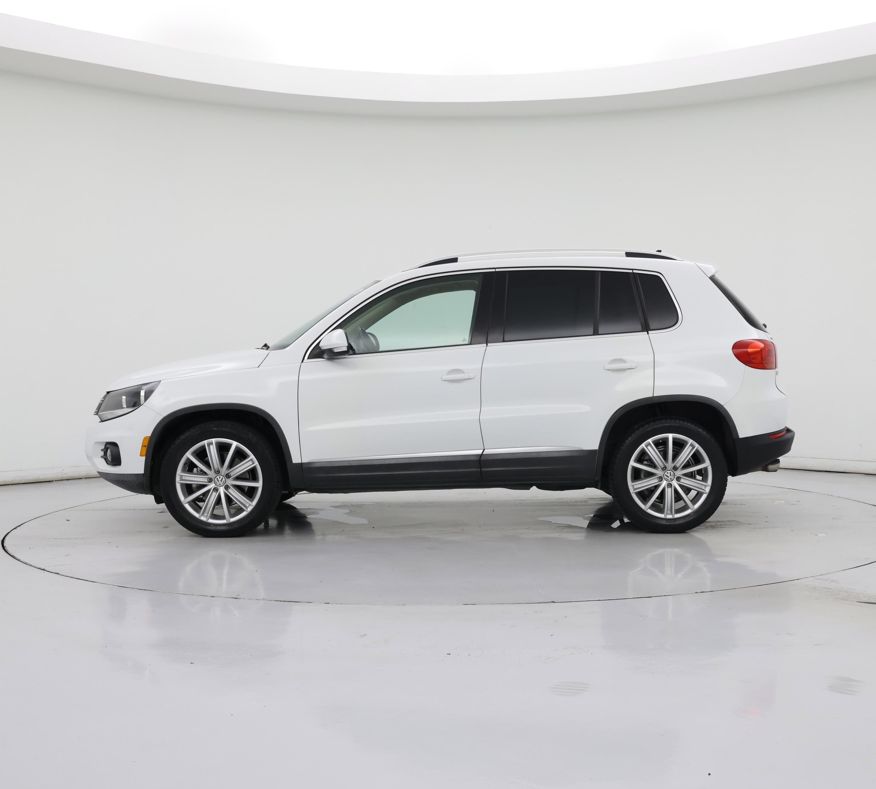 Thumbnail: 2015 Volkswagen Tiguan - 3