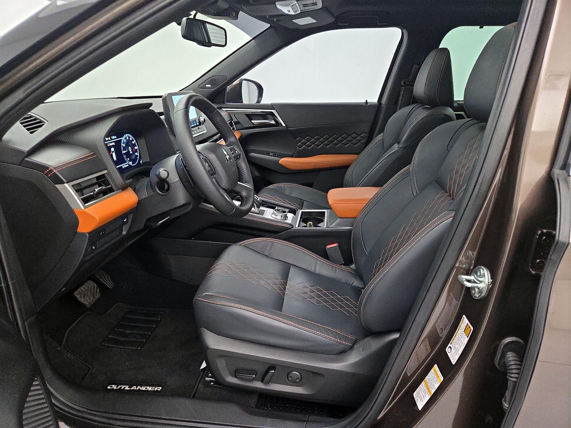 Thumbnail: 2022 Mitsubishi Outlander - 11