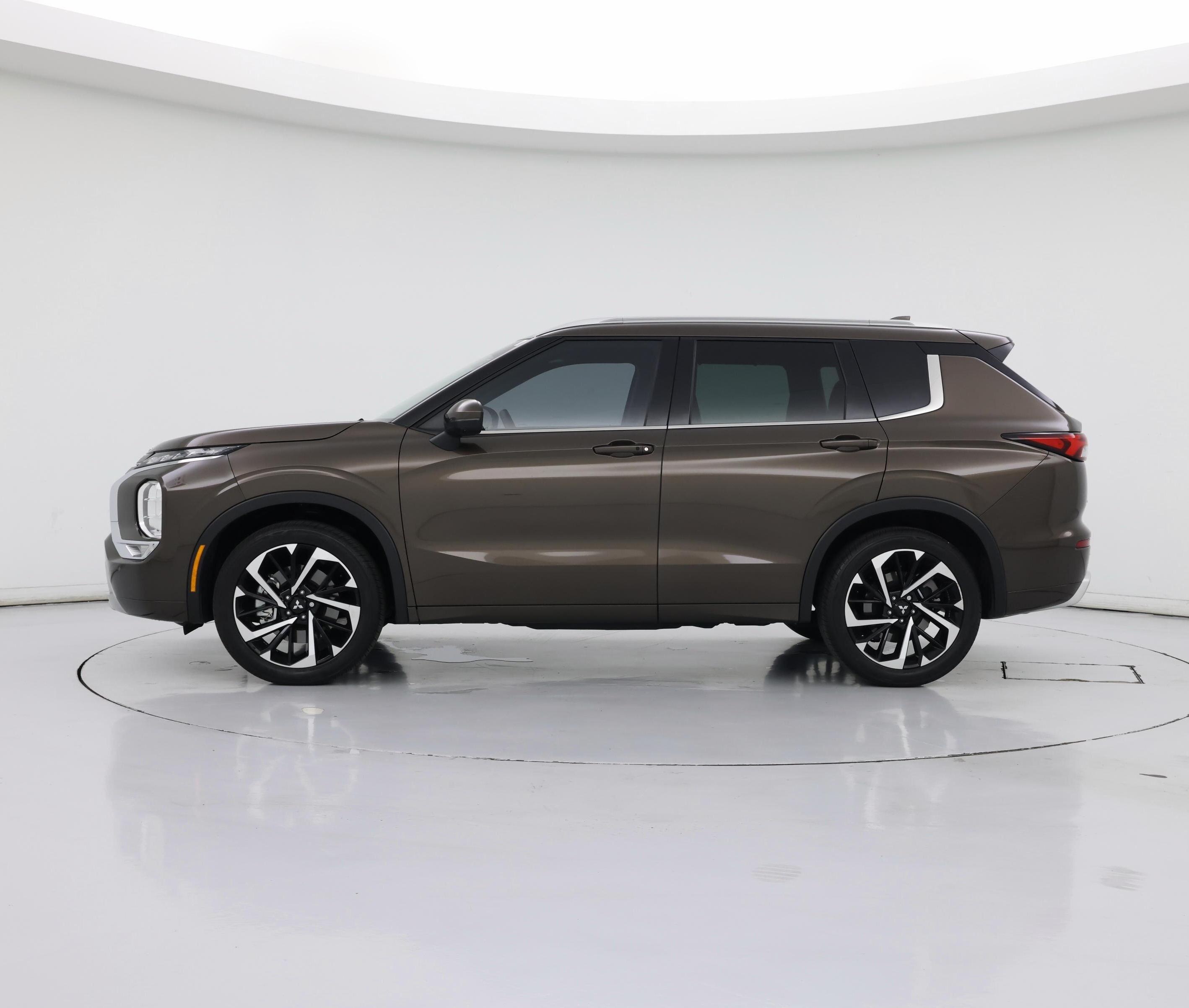 Thumbnail: 2022 Mitsubishi Outlander - 3