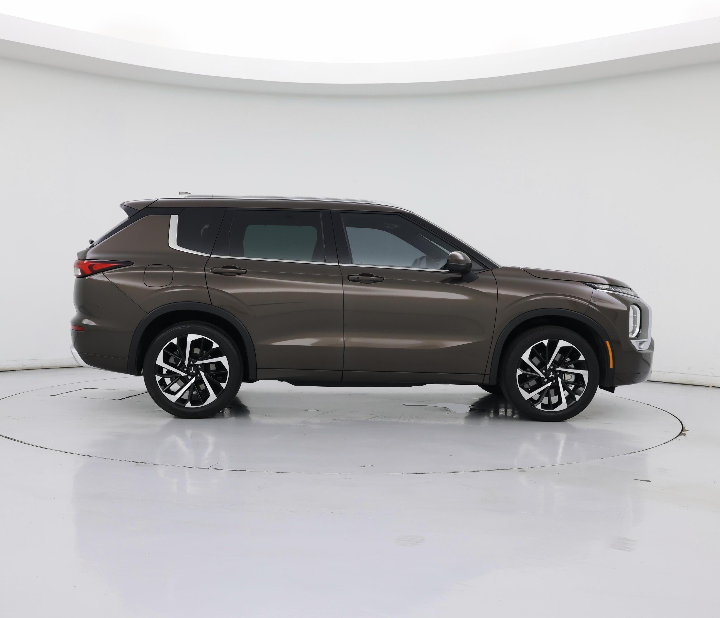 Thumbnail: 2022 Mitsubishi Outlander - 7