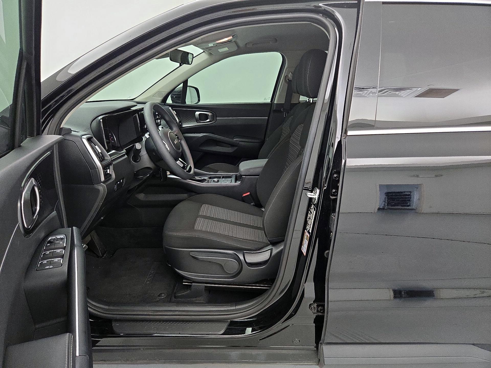 Thumbnail: 2023 Kia Sorento - 11