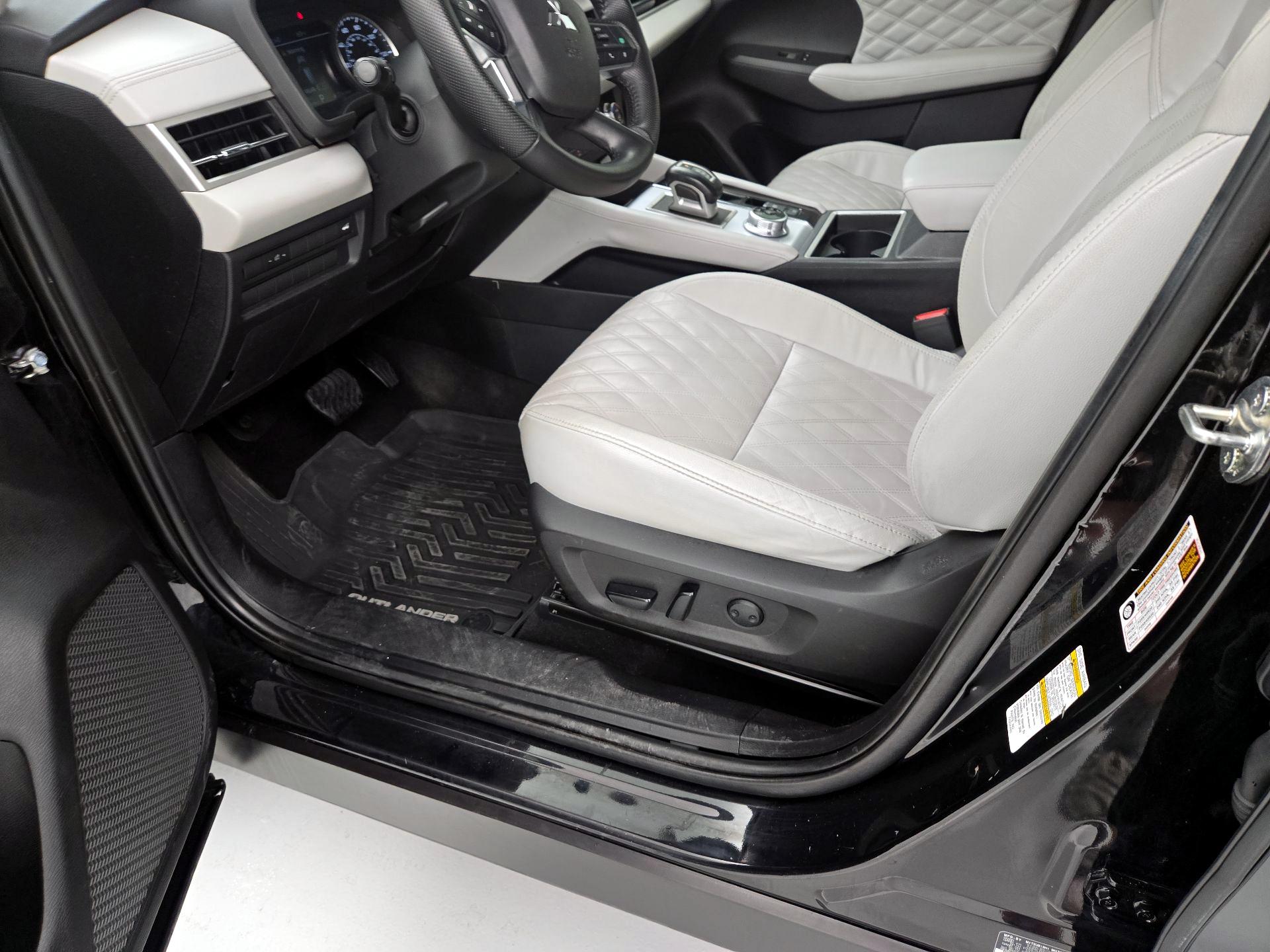 Thumbnail: 2022 Mitsubishi Outlander - 9