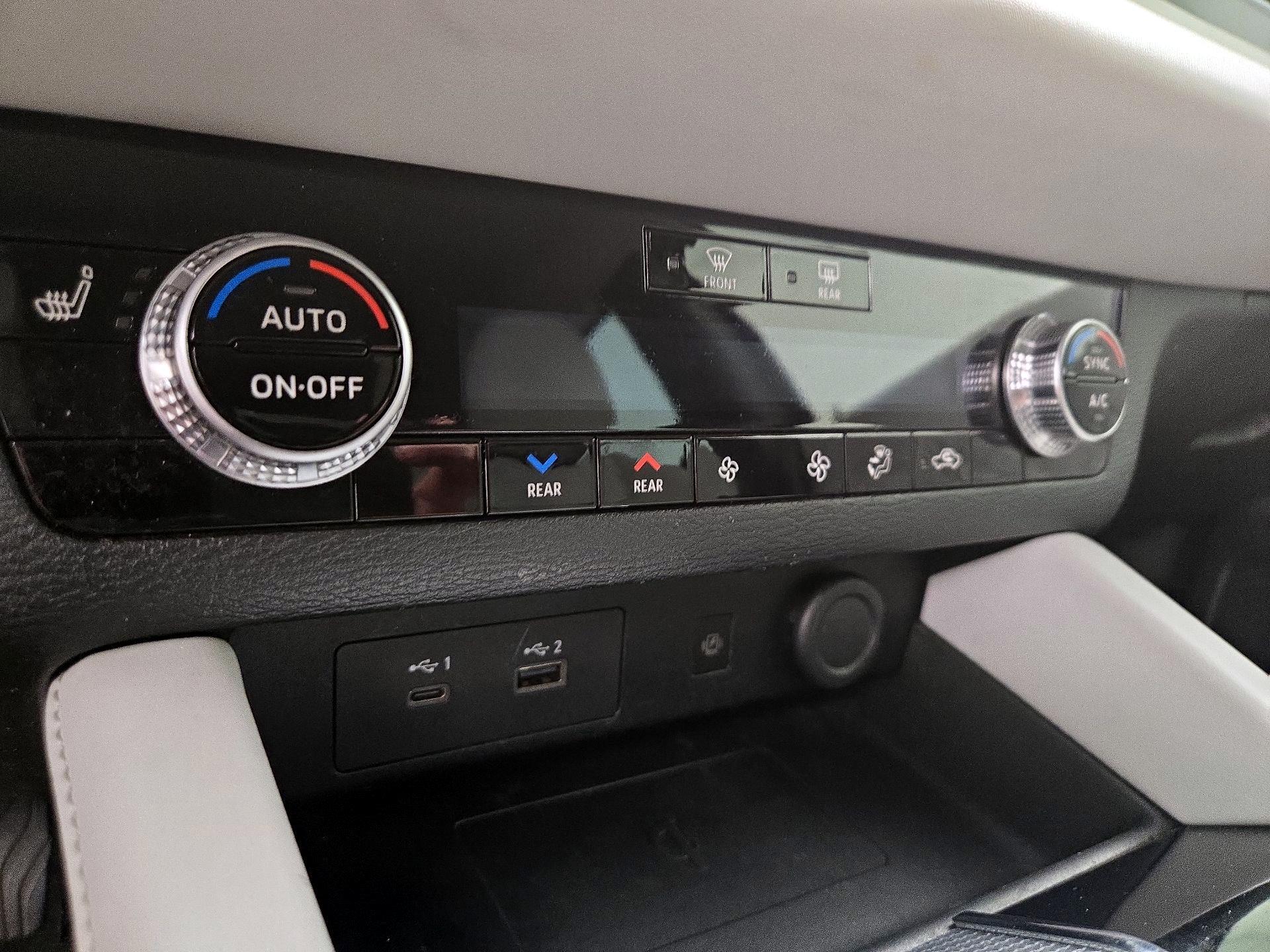 Thumbnail: 2022 Mitsubishi Outlander - 14