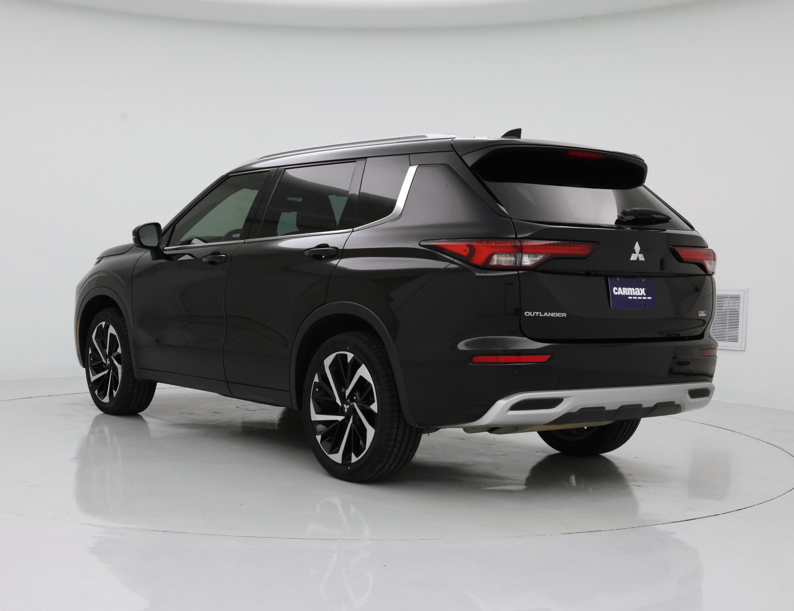 Thumbnail: 2022 Mitsubishi Outlander - 2