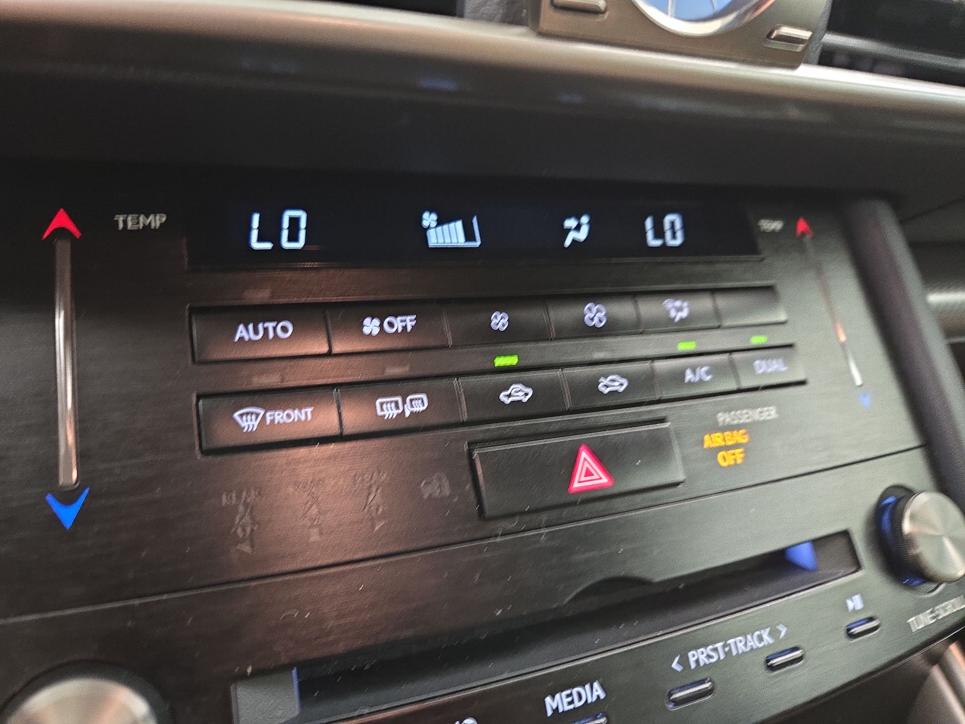 Thumbnail: 2018 Lexus IS - 17