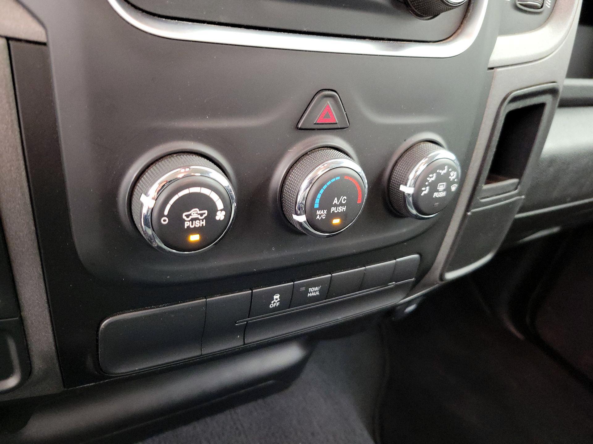 Thumbnail: 2022 RAM 1500 Classic - 16